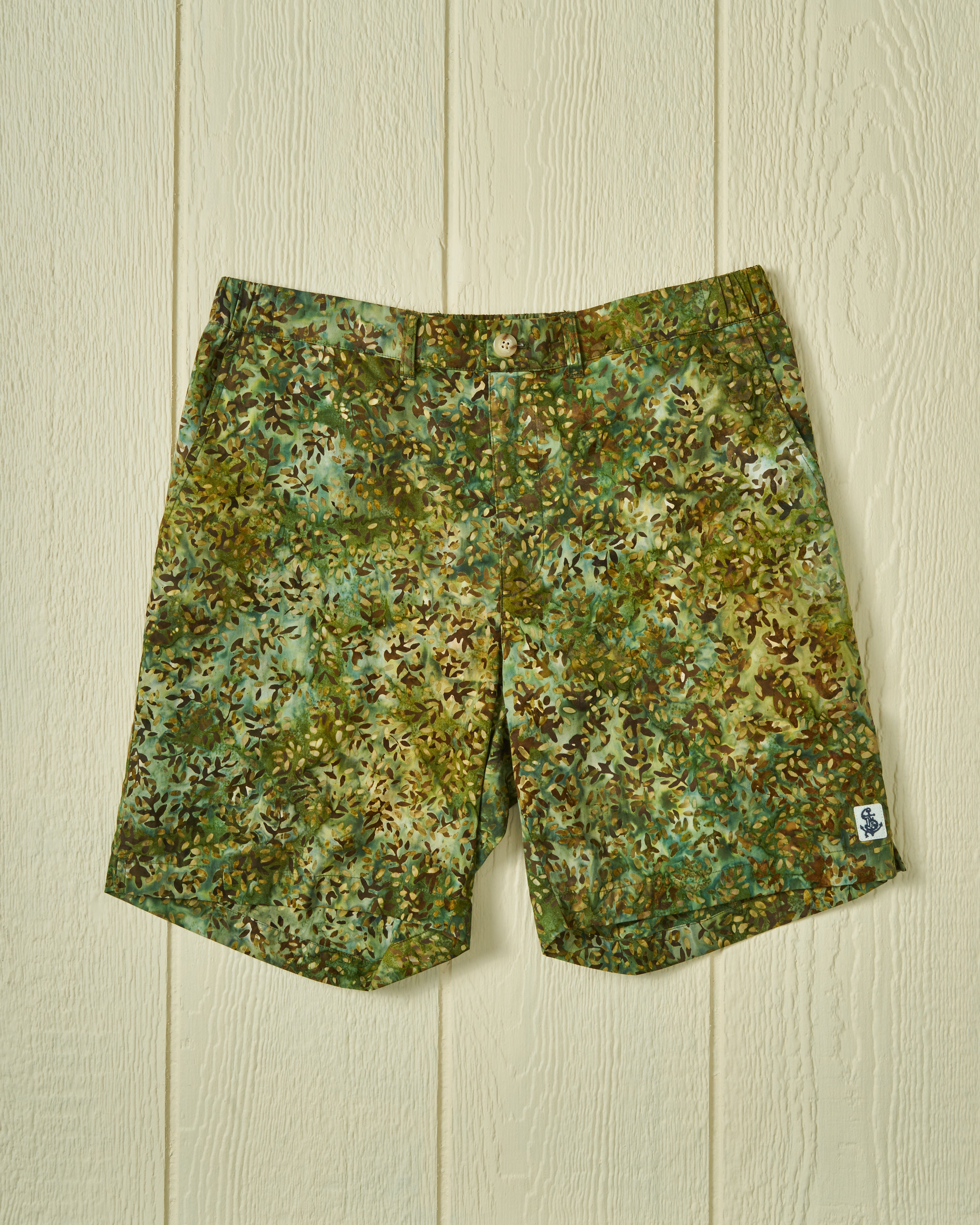 Stylish Batik Shorts in Moss Green - Comfortable & Trendy Casual Wear for Summer Outings, Beach Trips, and Relaxing at Home