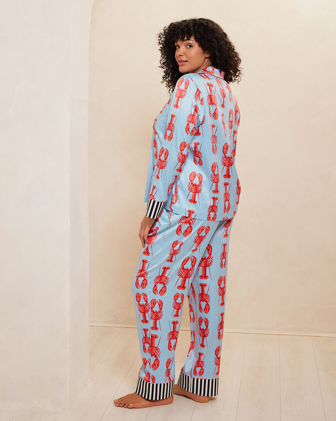 Satin Lobster Print Long Pajama Set for Women - Soft & Comfortable Sleepwear - Perfect for Nightwear, Loungewear & Vacation