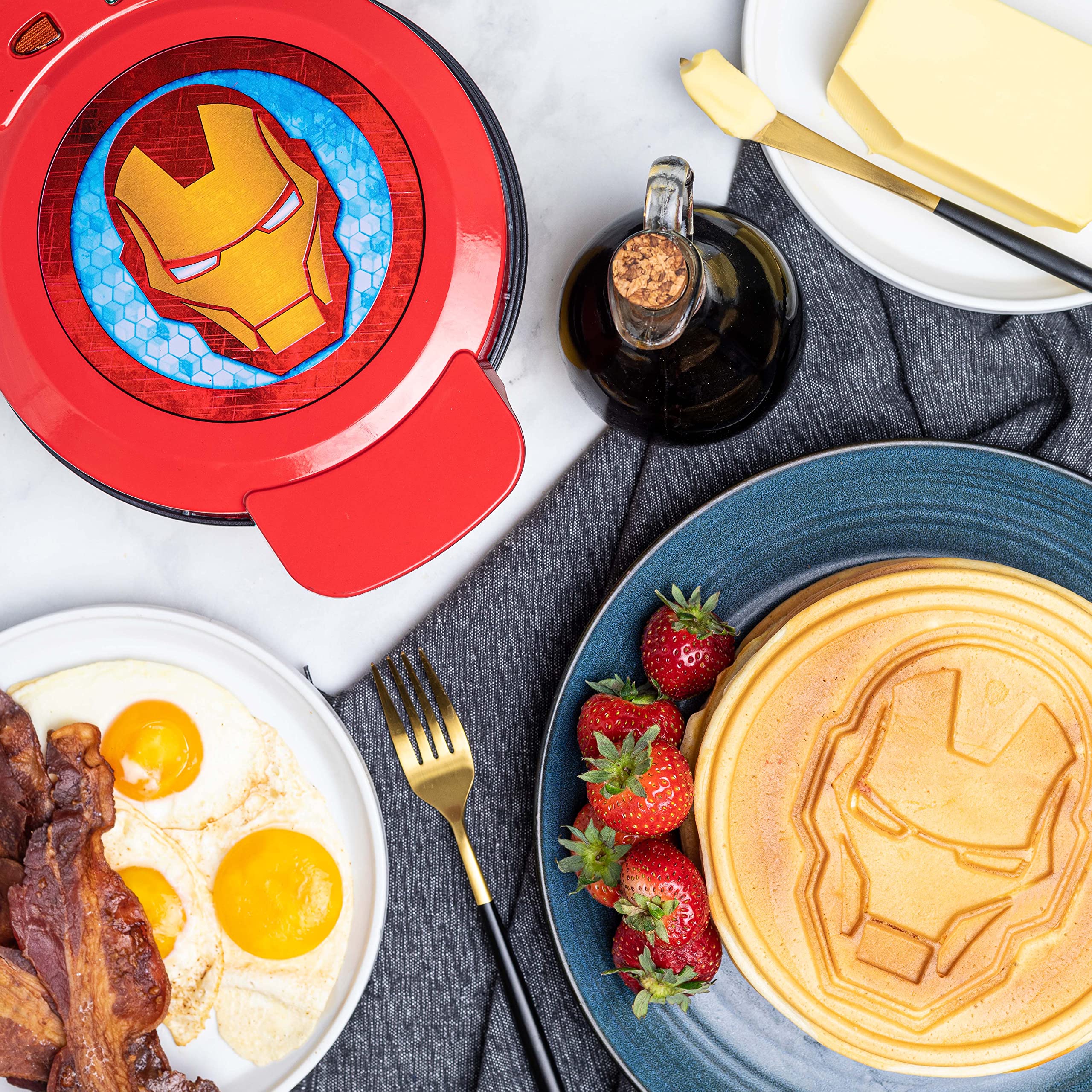 Uncanny Brands Marvel Iron Man Waffle Maker - Create Shellhead's Helmet Shaped Waffles - Perfect for Superhero Breakfasts, Kids Parties & Marvel Fan Gifts