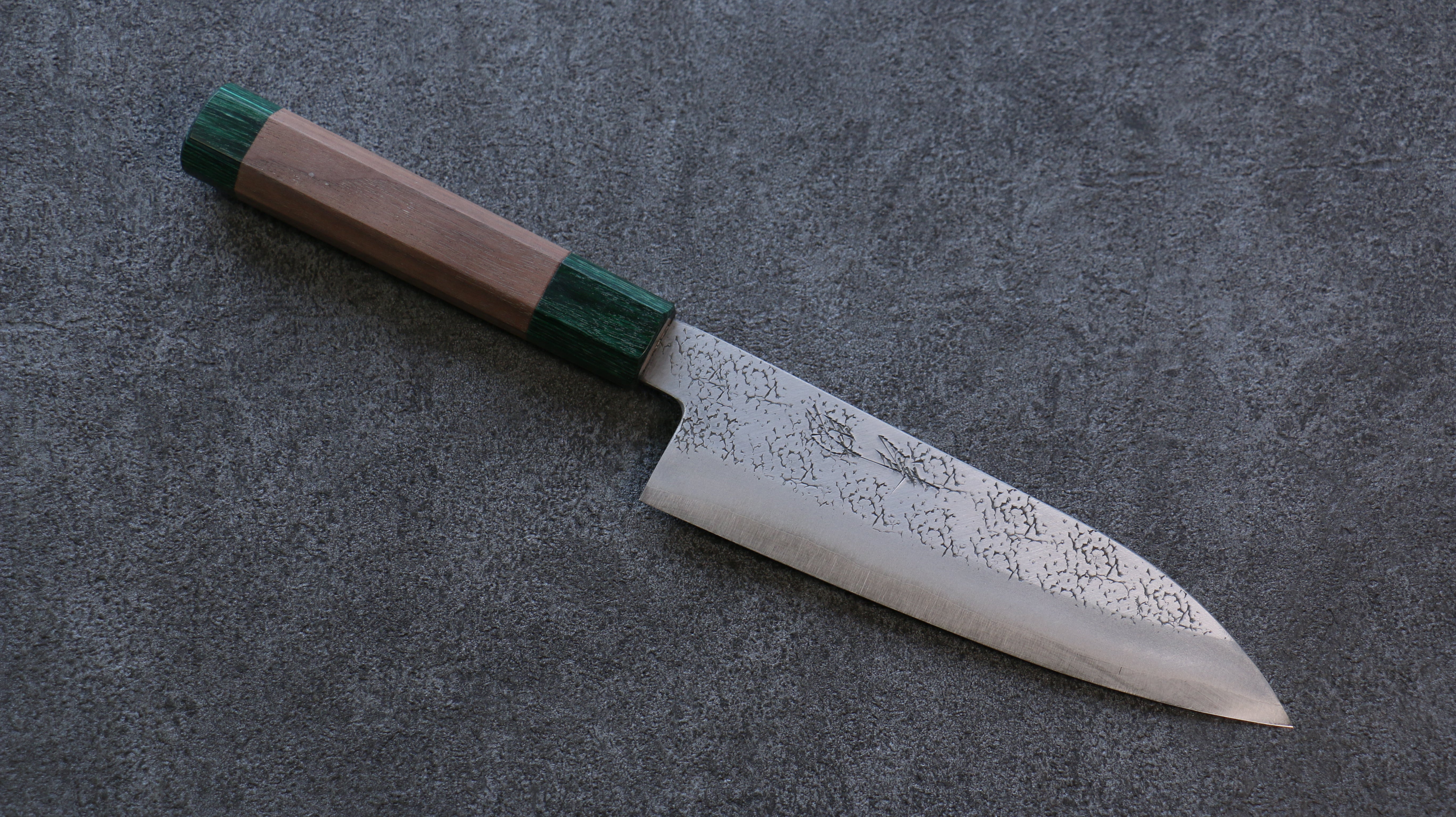 Premium Seisuke Blue Super Hammered Santoku Knife 165mm - Walnut Handle with Double Green Pakka Wood - Japanese Chef Knife for Slicing, Dicing & Chopping Vegetables, Meat & Fish - Perfect for Home Cooks & Professional Kitchens