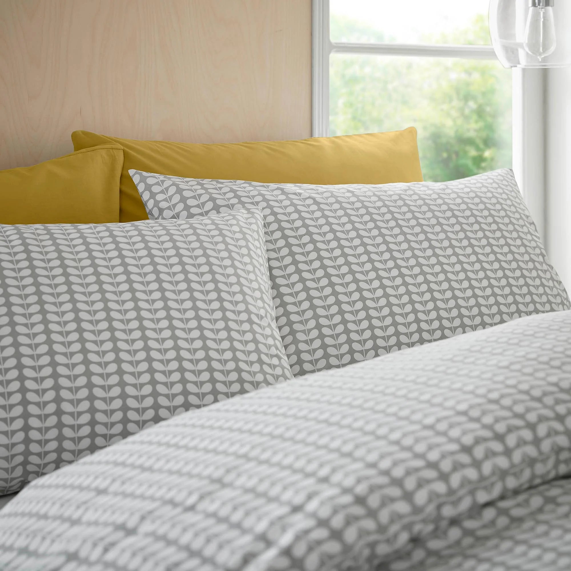 Orla Kiely Tiny Stem Duvet Cover Set - Light Cool Grey Modern Floral Bedding - Perfect for Master Bedroom, Guest Room & Cozy Home Decor