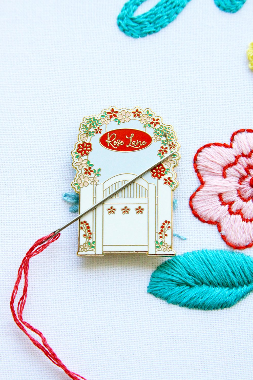 Flamingo Toes Rose Lane Garden Gate Needle Minder - Magnetic Pin Cushion for Sewing, Embroidery & Quilting - Perfect for Crafters & DIY Enthusiasts