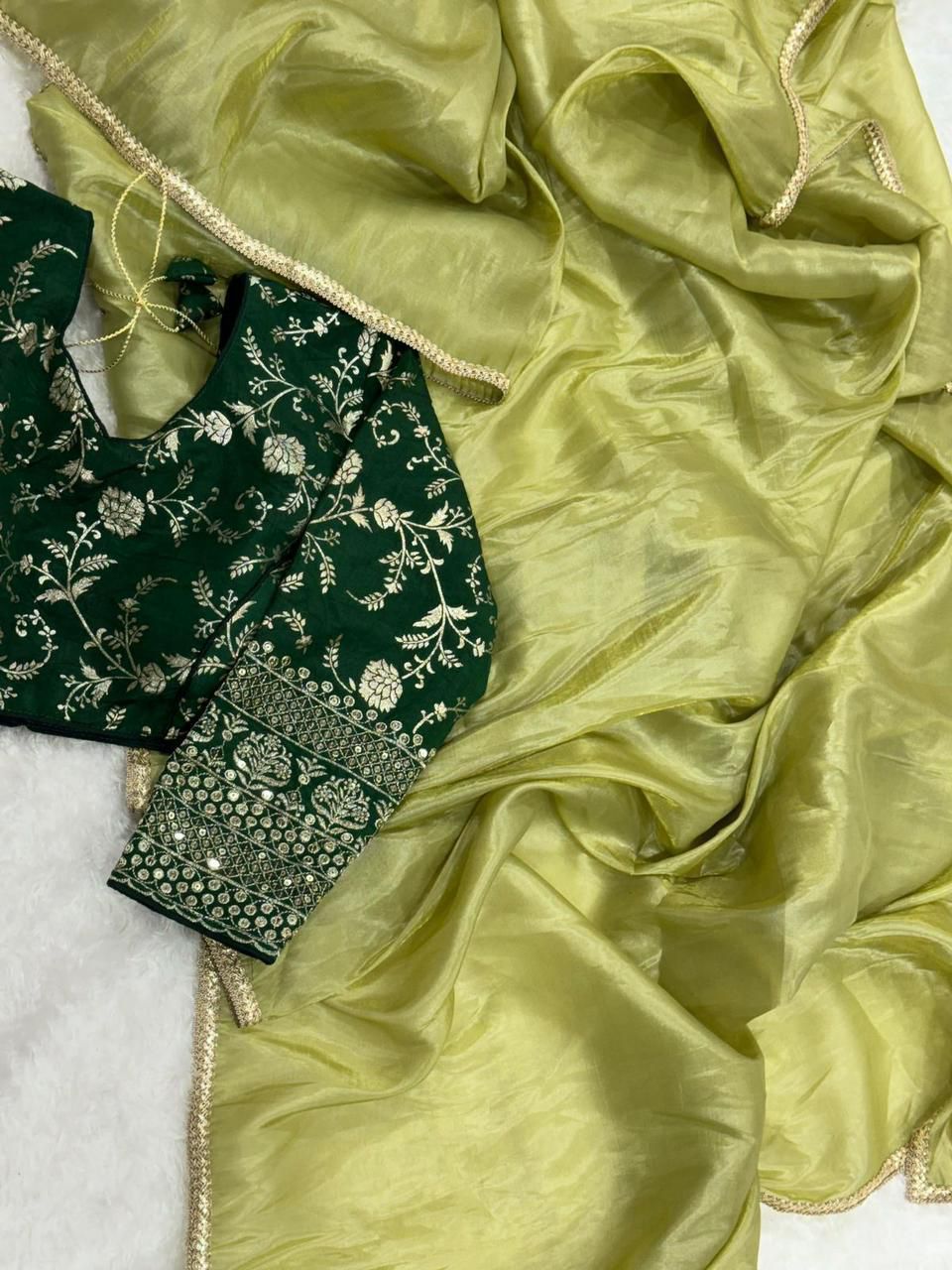 Elegant Green Saree with Free Ready-Made Blouse - Perfect for Indian Weddings, Festivals & Special Occasions - Fast UK Next Day Delivery