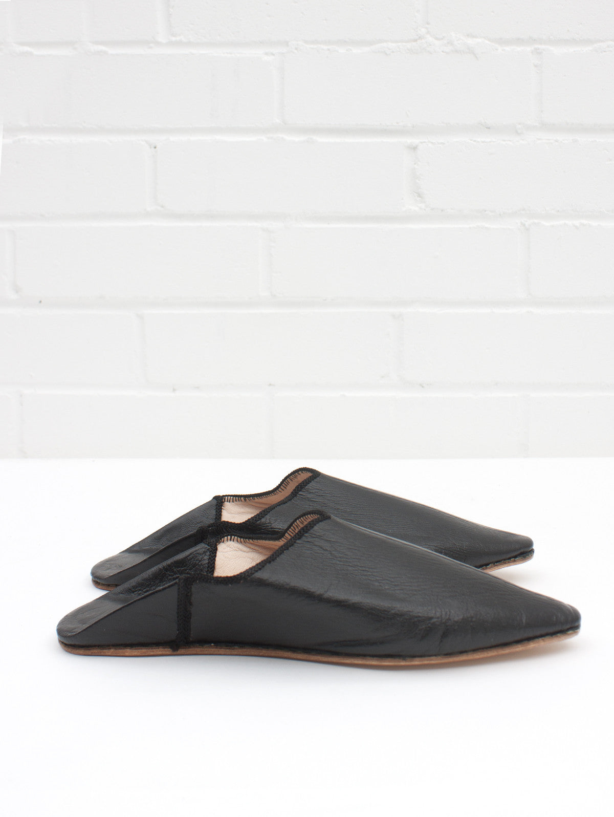 Authentic Moroccan Plain Pointed Babouche Slippers - Black Leather Comfort Shoes for Men & Women | Perfect for Home, Lounge & Cultural Events