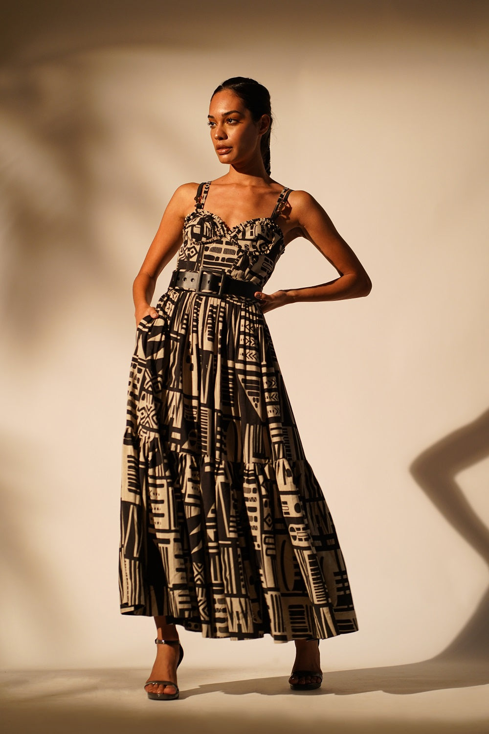 Elegant White Abstract Print Dress for Women - Perfect for Summer Parties, Weddings & Casual Outings