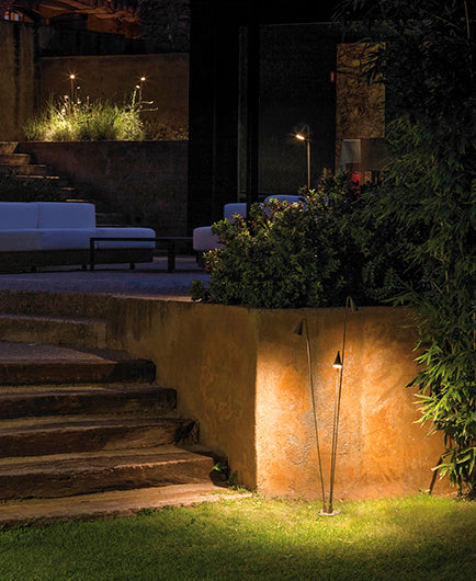 Brisa Outdoor Lamp - Waterproof LED Solar Light for Garden, Patio, and Pathway - Perfect for Backyard, Deck, and Landscape Lighting