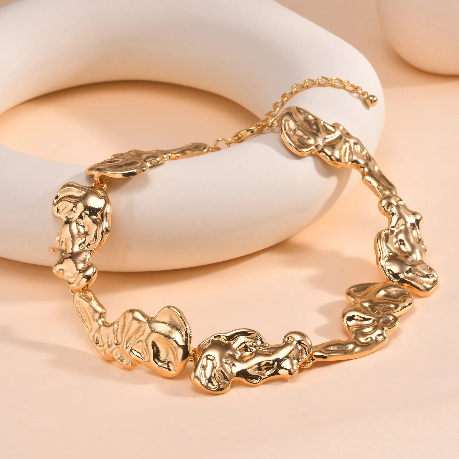 48g Alloy Geometric Choker Necklace for Women - Punk Style Liquid Pleated Irregular Clavicle Chain - Perfect for Banquets, Parties & Statement Jewelry Looks