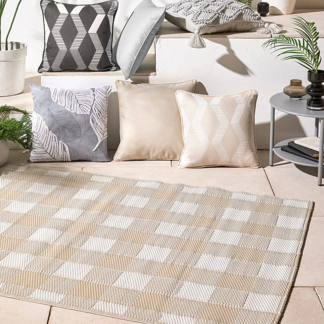 Fusion Gingham Outdoor Rug - Natural Cotton Water-Resistant Patio Mat for Garden, Deck & Poolside - Perfect for Backyard, Porch and Outdoor Living Spaces
