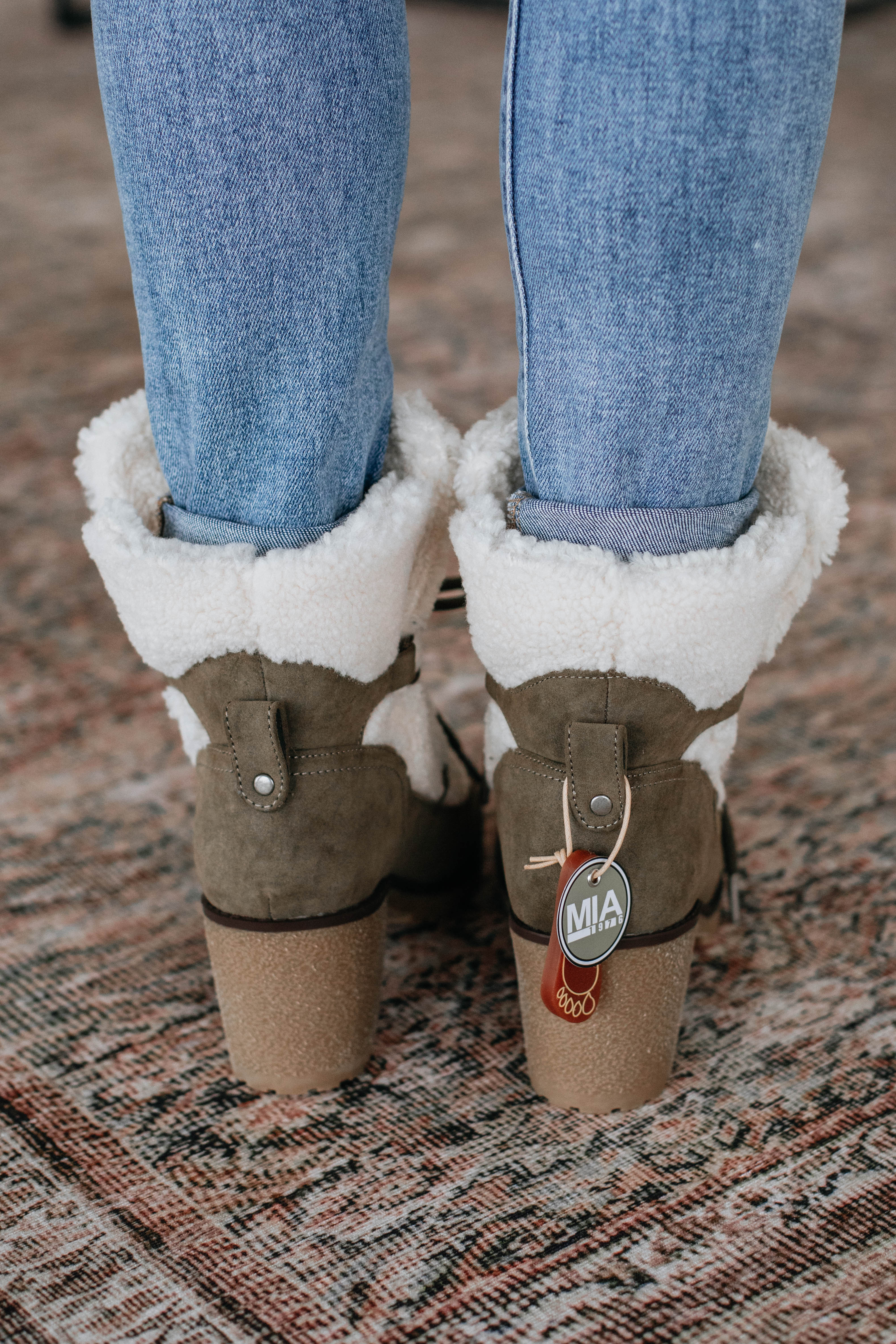 Warm & Stylish Embracing The Chill Boots - Waterproof Winter Boots for Women - Perfect for Snow, Hiking & Outdoor Adventures