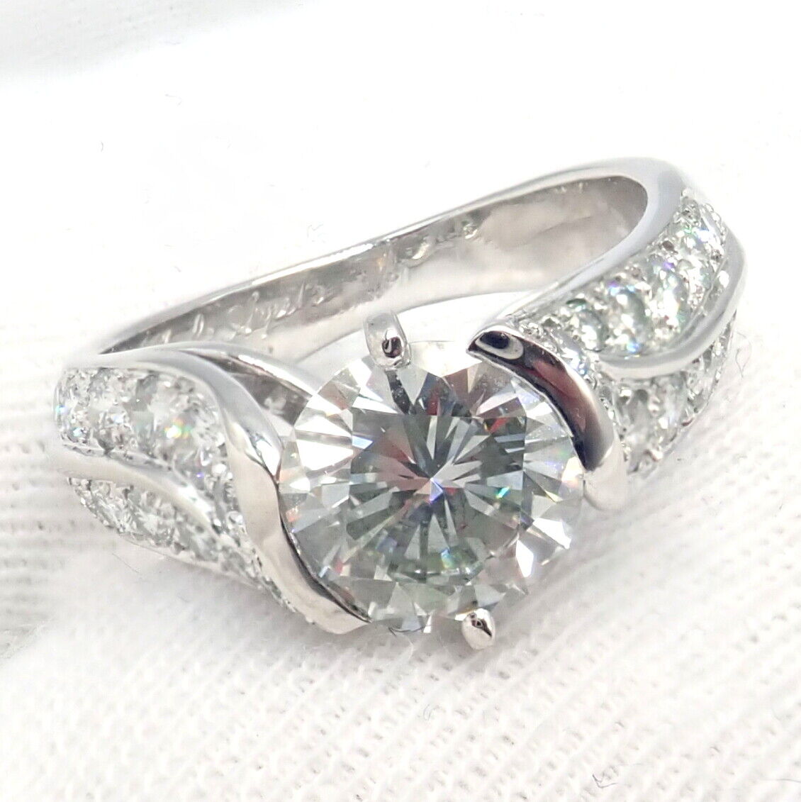 Authentic Van Cleef & Arpels Platinum 1.88ct VVS1 E Diamond Engagement Ring with GIA Certificate - Perfect for Proposals, Anniversaries & Special Occasions
