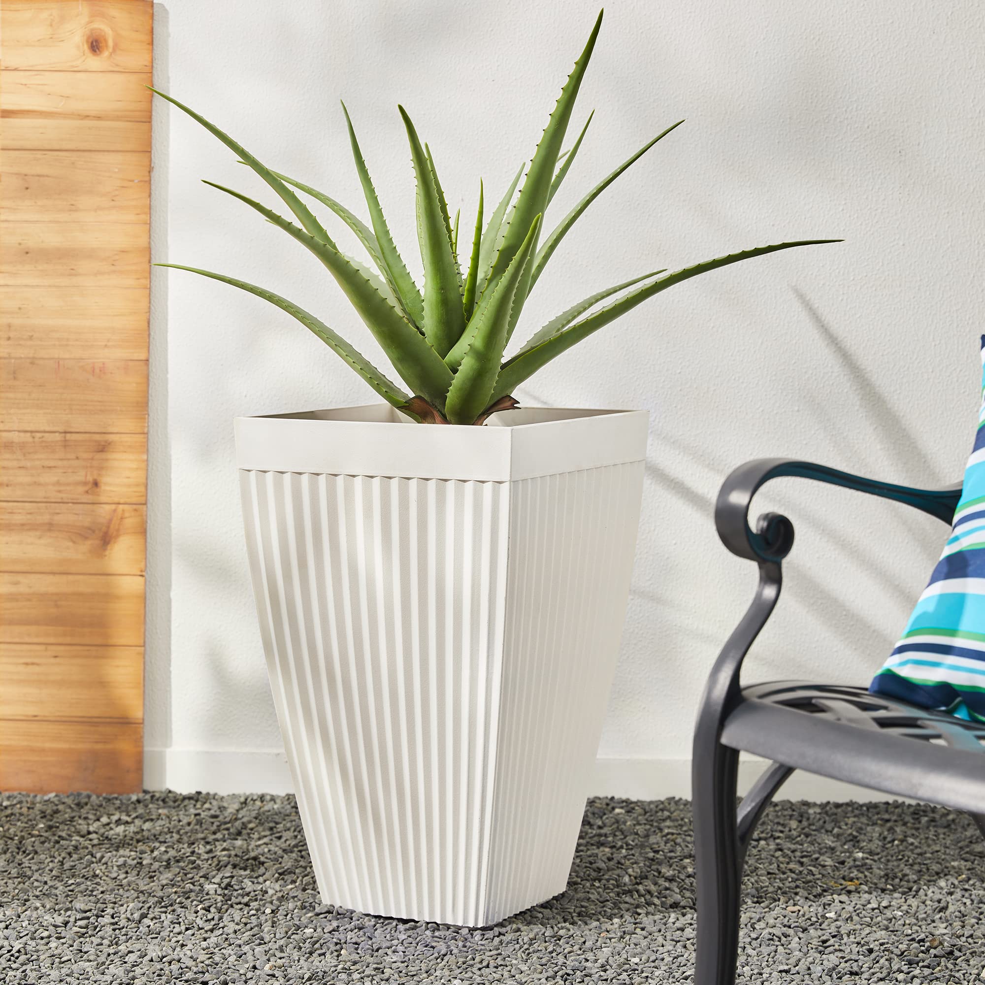 Glitzhome Set of 2 Large Outdoor Planters - 22.75