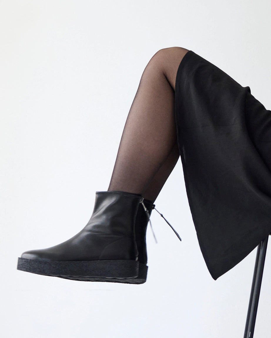 Premium Black Leather Shadow Boots for Men & Women - Stylish & Comfortable for Casual Wear, Outdoor Adventures & Fashion Statements