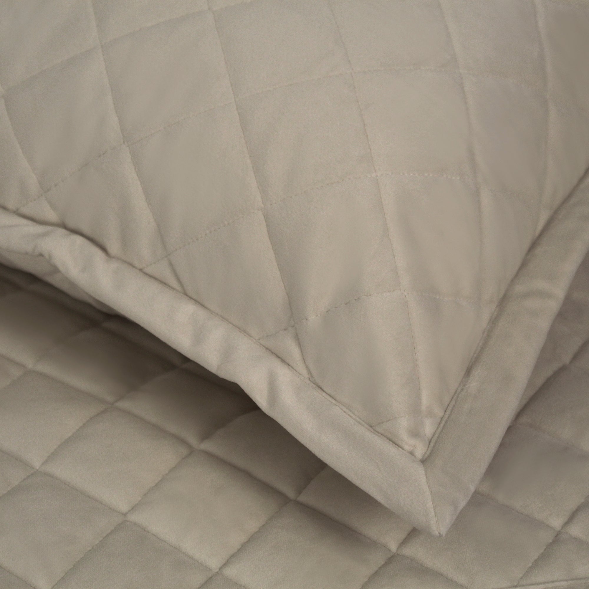 Velvet & Aura Luxury Bedding Set - Soft & Breathable Comforter & Sheet Set for Bedroom - Perfect for Cozy Nights & Elegant Home Decor