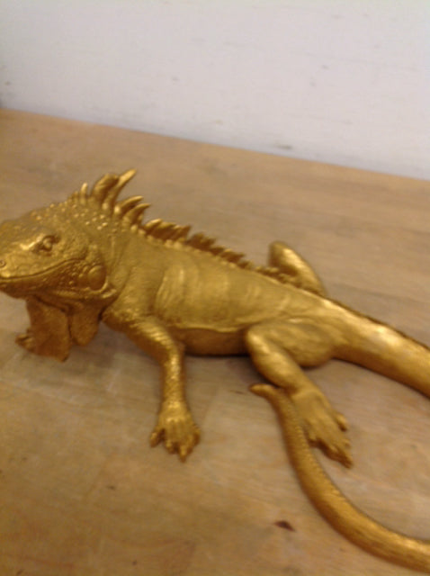 14K Gold Iguana Pendant Necklace - Elegant Reptile Jewelry for Women, Perfect for Gifts, Parties & Everyday Wear