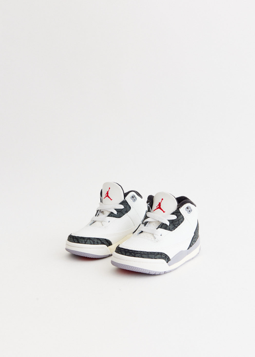 Air Jordan 3 Retro 'Cement Grey' Basketball Shoes - Men's Size TD - Classic Sneakers for Streetwear & Casual Outfits - Perfect for Basketball Games, Gym Workouts & Everyday Fashion