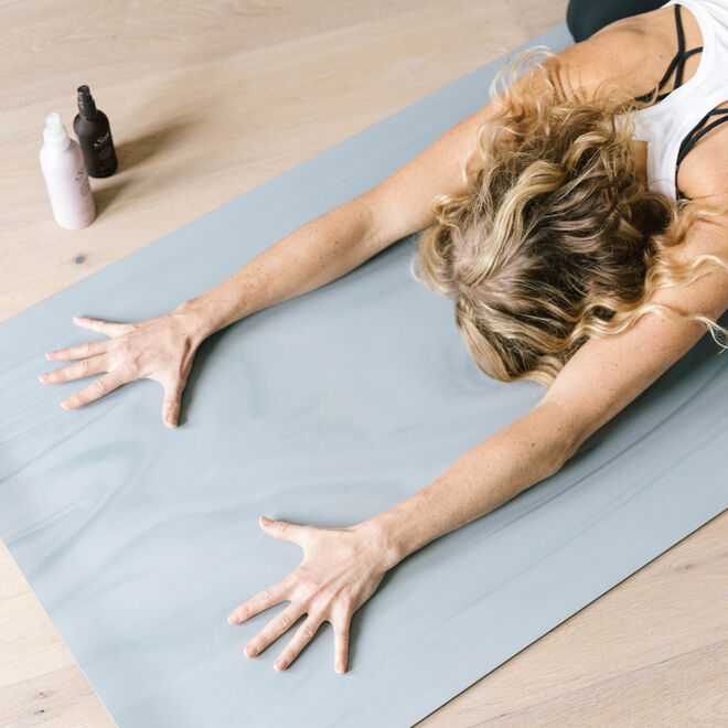 Natural Yoga Mat Cleaning Spray - Eco-Friendly & Non-Toxic Mat Cleaner for Yoga, Pilates & Fitness Equipment | Perfect for Home, Studio & Gym Use