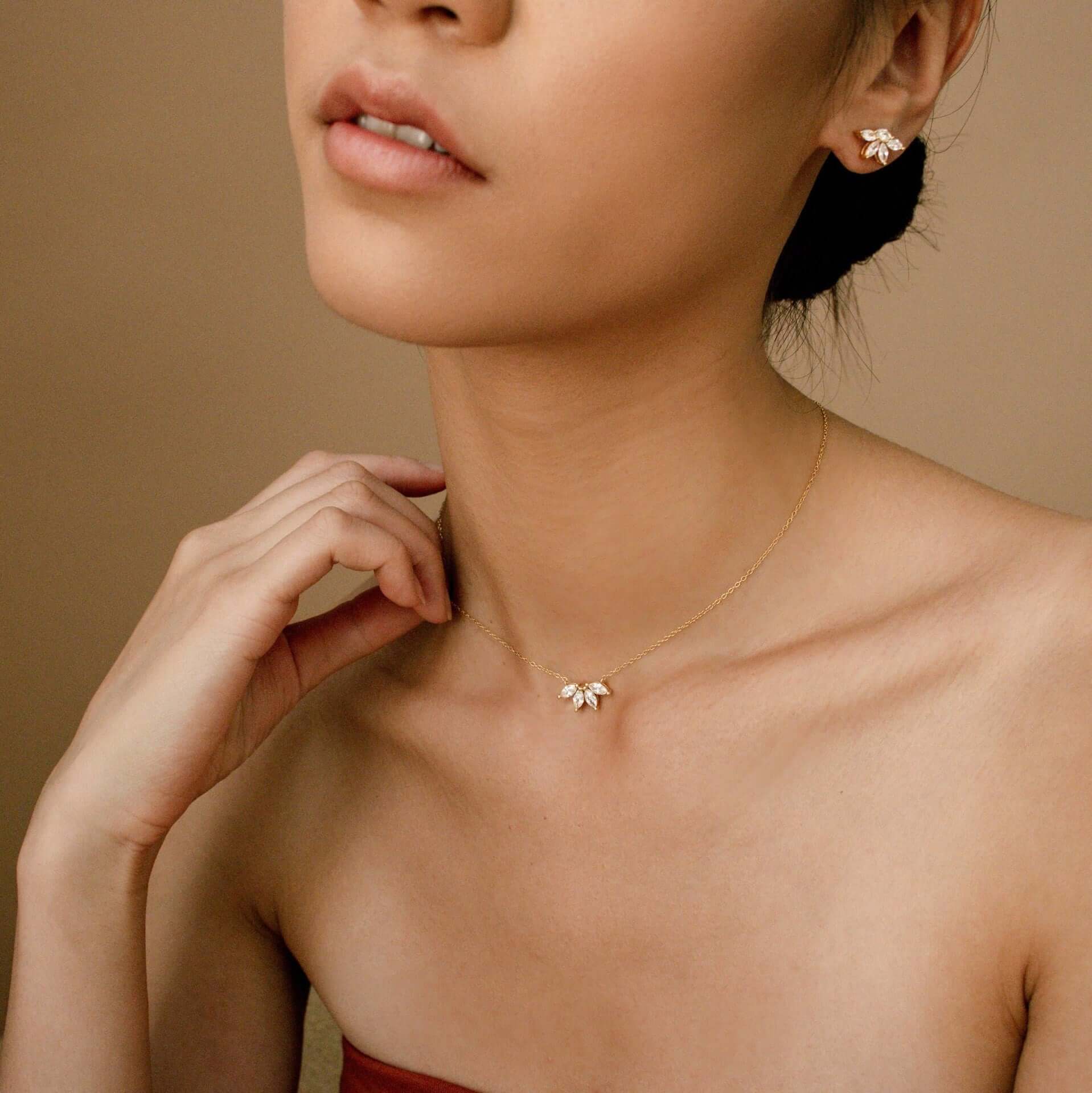 Dainty Marquise Leaf Pendant Choker Necklace - Elegant Gold/Silver Layering Necklace for Women | Perfect for Date Night, Wedding & Everyday Wear | XL0177