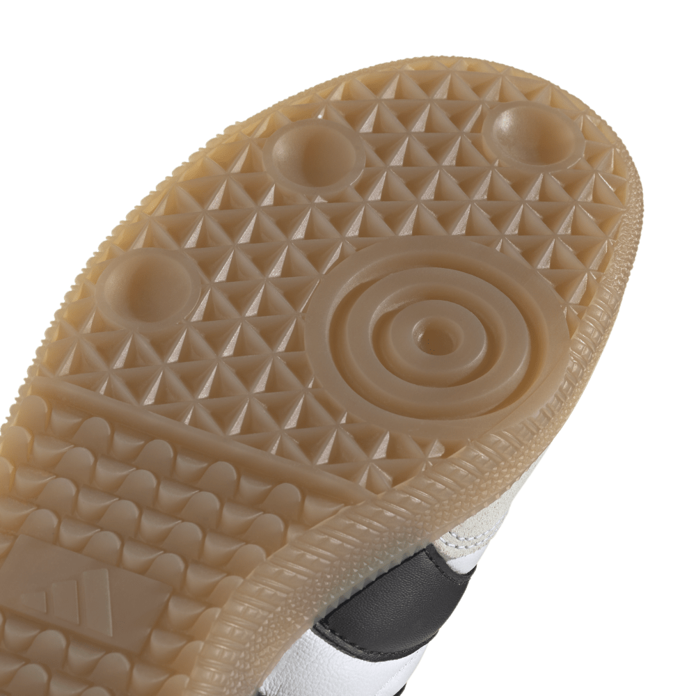 Adidas Predator Freestyle IN Indoor Soccer Shoes for Men - White/Core Black/Gold Metallic - Lightweight Football Cleats for Indoor Training & Futsal Matches