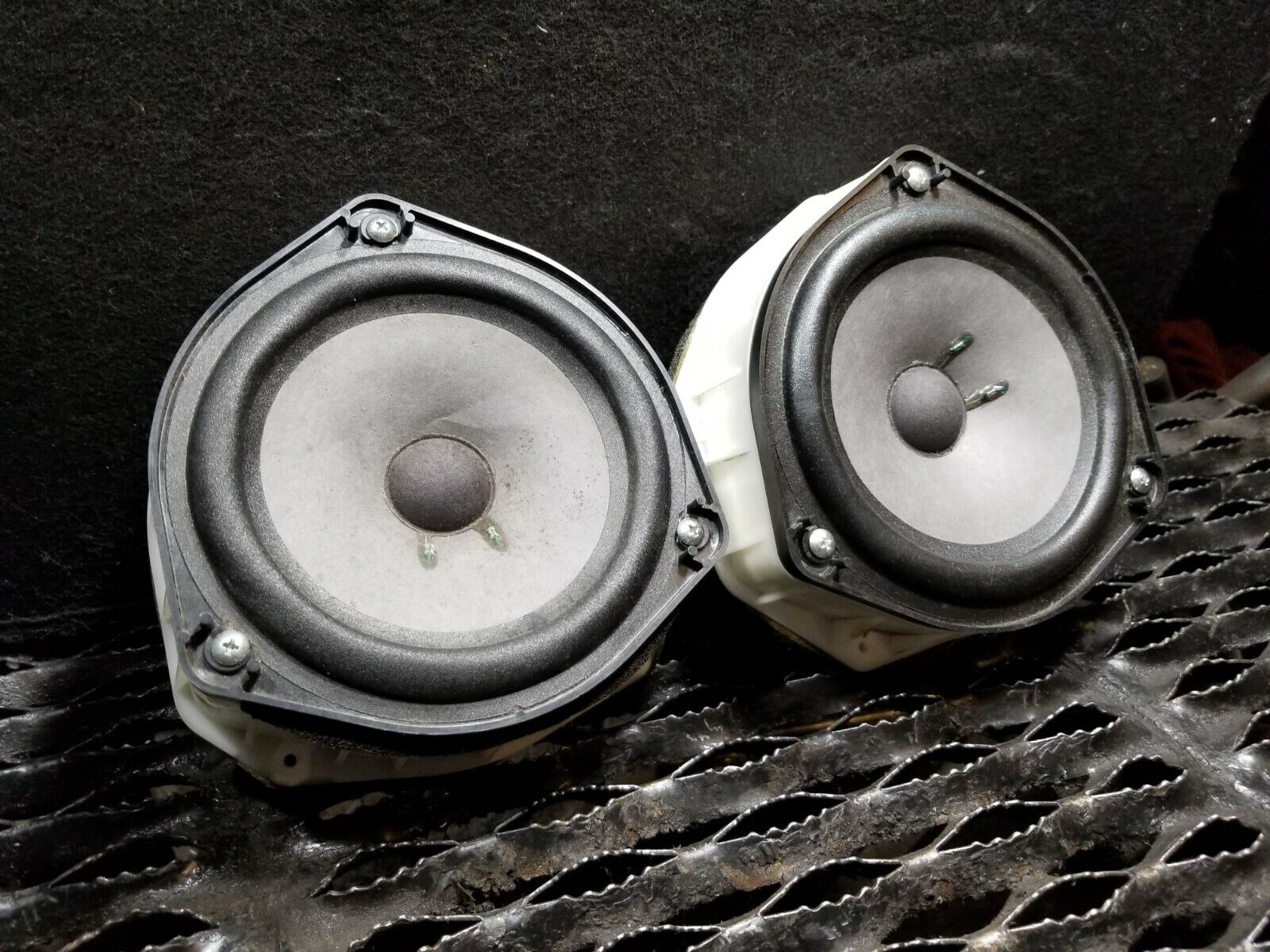 2005-2008 Acura RL Rear Door Speakers (2-Piece Set) - OEM 39120-S3V - Premium Car Audio Replacement for Enhanced Sound Quality | Perfect for Upgrading Your Vehicle's Sound System