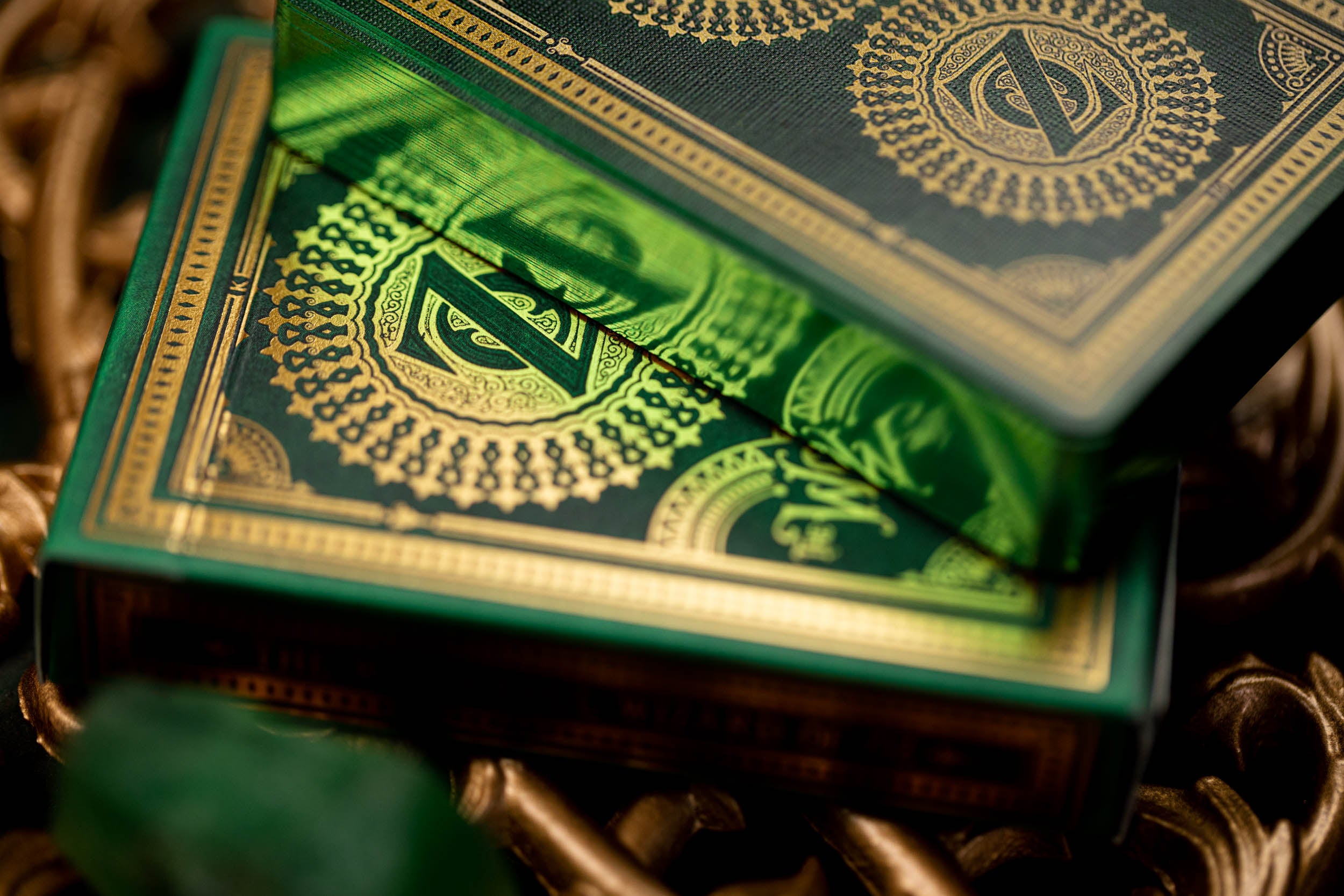 Premium Gilded Wizard of Oz Playing Cards - Collector's Edition Gold Foil Deck for Magic Tricks, Poker Games & Gift Giving - Perfect for Movie Fans, Card Collectors and Game Nights