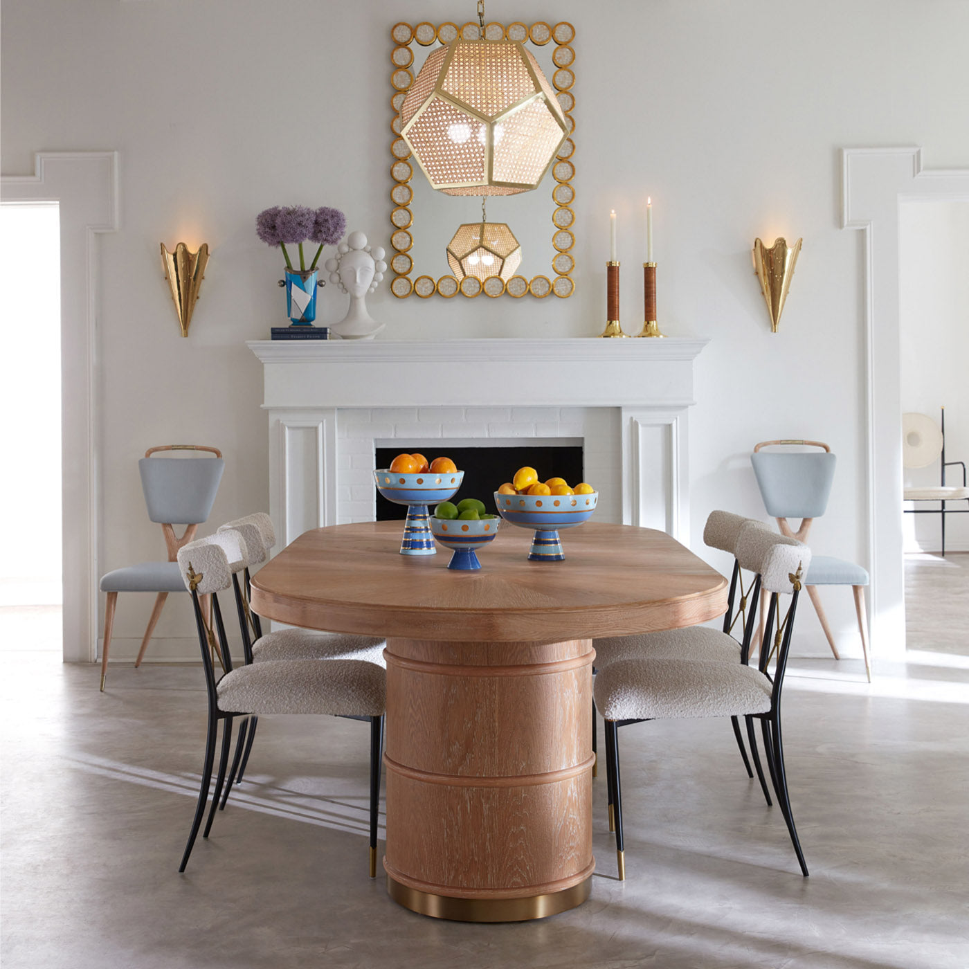 Modern Brussels Dining Table - Solid Wood Round Kitchen Table for 4-6 People - Perfect for Family Dinners, Entertaining Guests & Small Space Dining Rooms