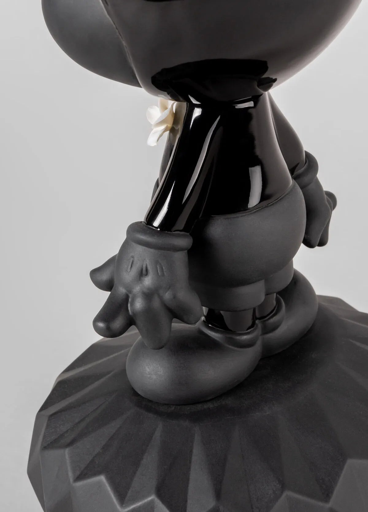 Lladró Mickey Mouse Black Porcelain Sculpture - Disney Collectible Figurine for Home Décor & Gift Giving