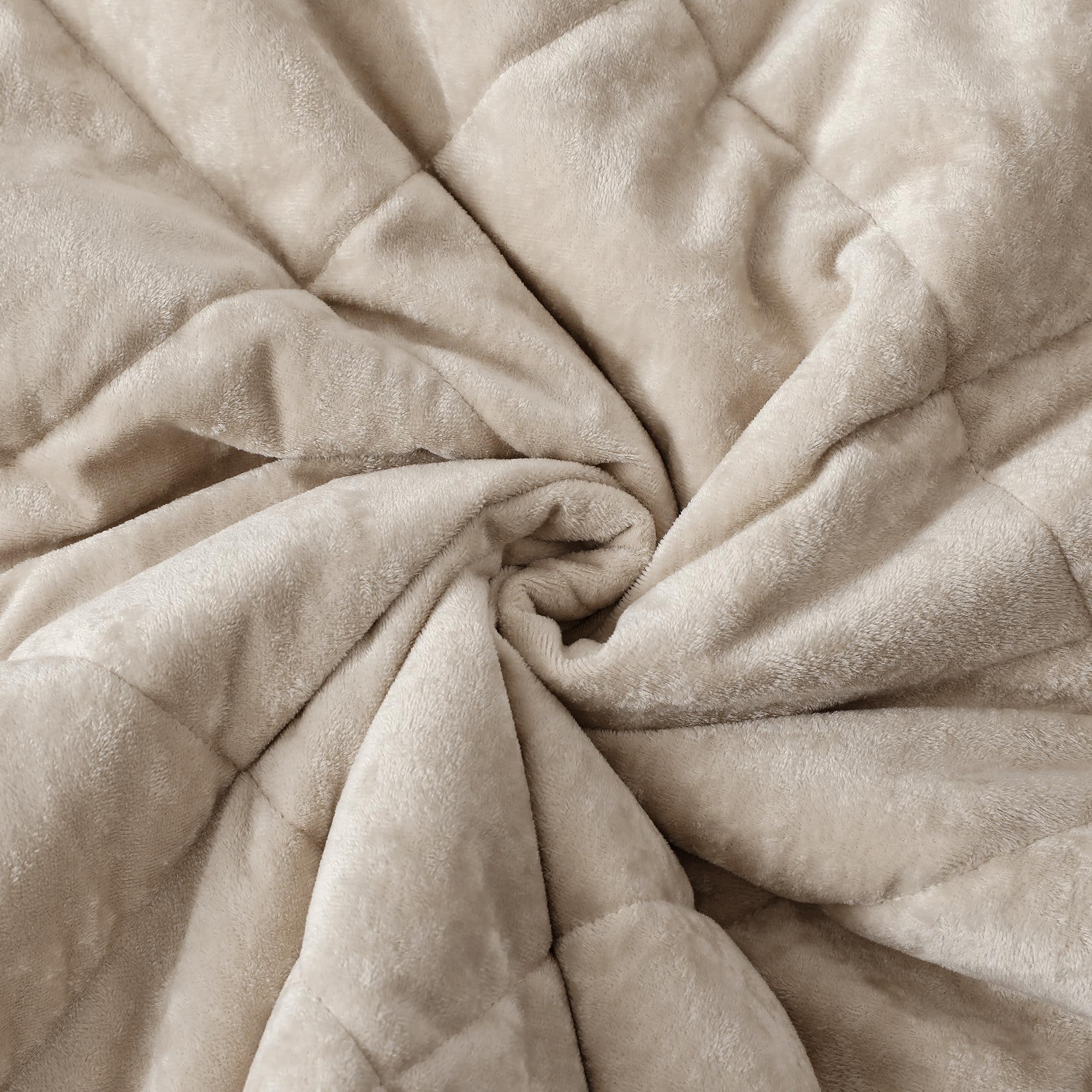 Luxury Velvet Quilt Set King Size - Ultra Soft Lightweight Summer Velvet Comforter Set with Diamond Pattern, Oversized Bedspread Coverlet & 2 Shams for All Seasons (Beige, King) | Perfect for Master Bedroom, Guest Room & Cozy Home Decor
