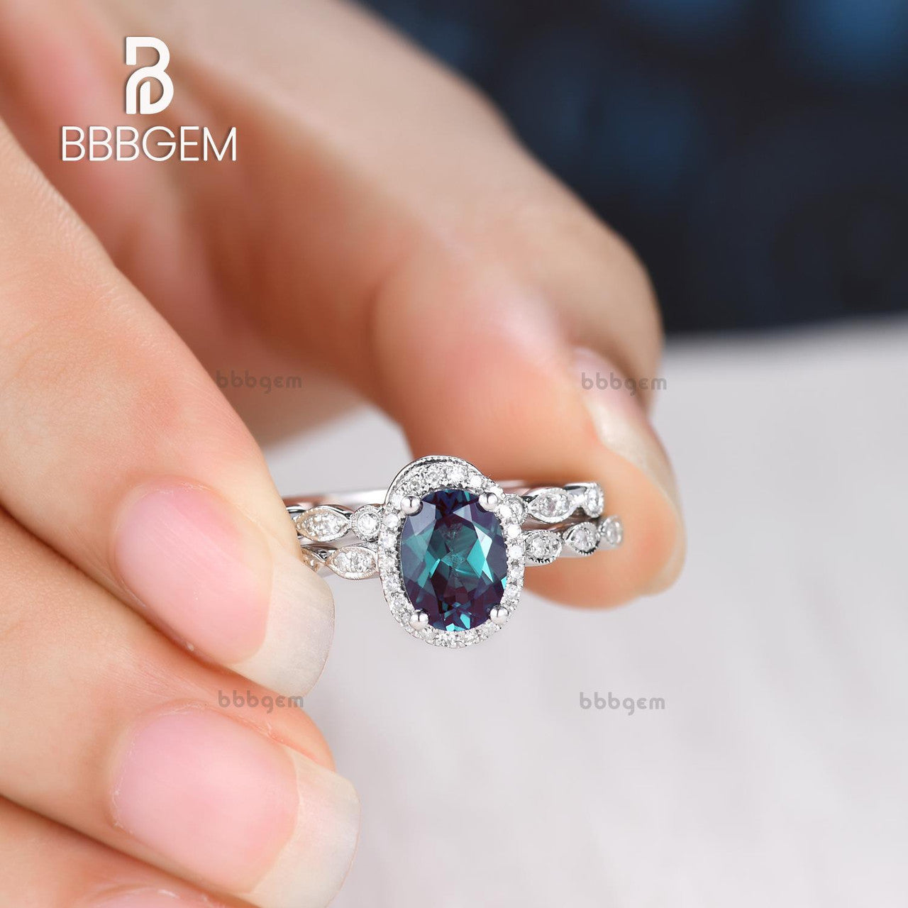 Exquisite Oval Alexandrite Halo Diamond Engagement Ring Set with Matching Curved Diamond Wedding Band | Perfect for Proposals, Anniversaries & Bridal Jewelry | Elegant Gift for Her