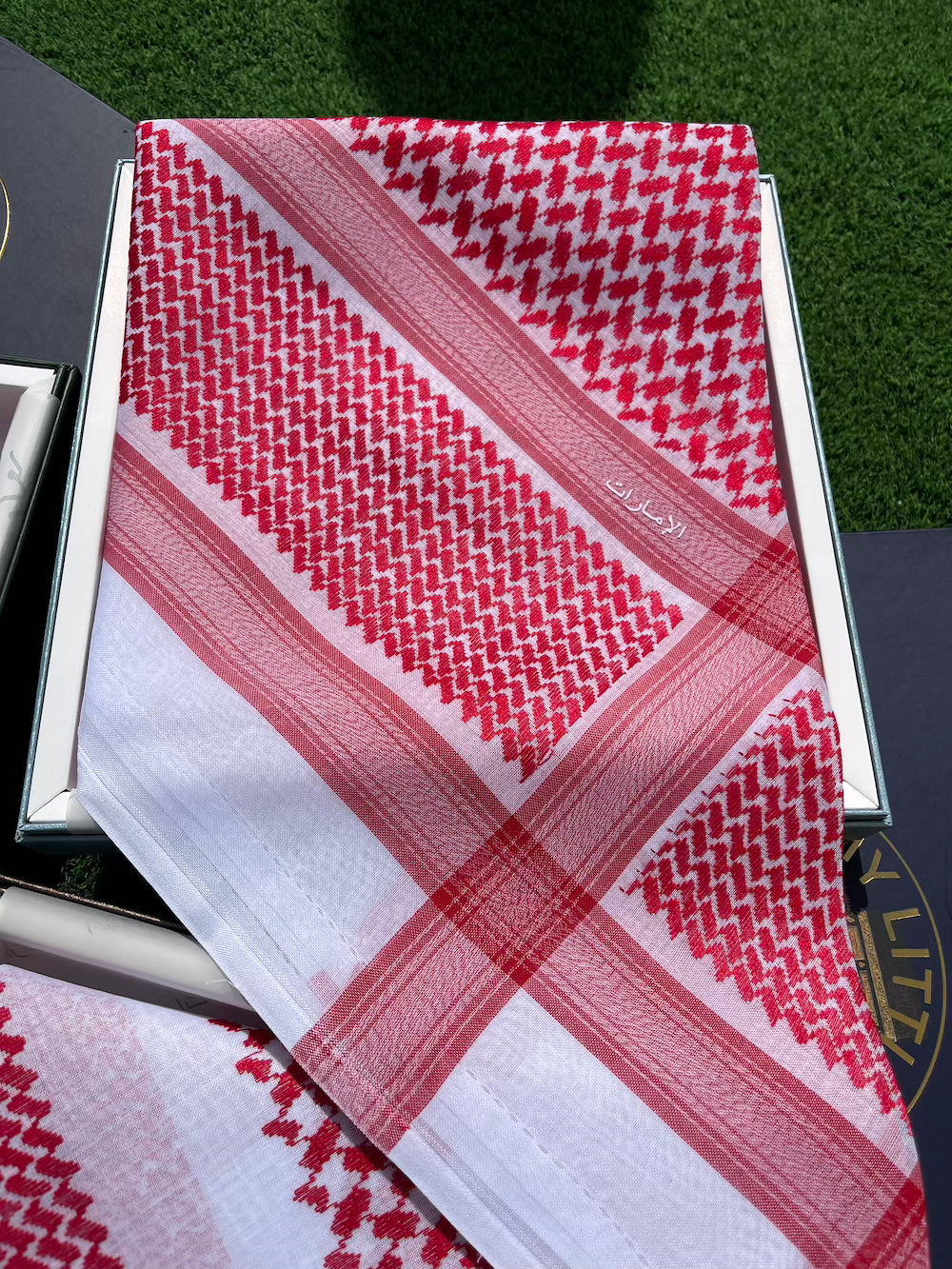 Luxury Unisex Red & White Shemagh Keffiyeh Scarf - Authentic Riyadh Style for Men & Women - Perfect for Desert Travel, Outdoor Adventures & Fashion Accessories