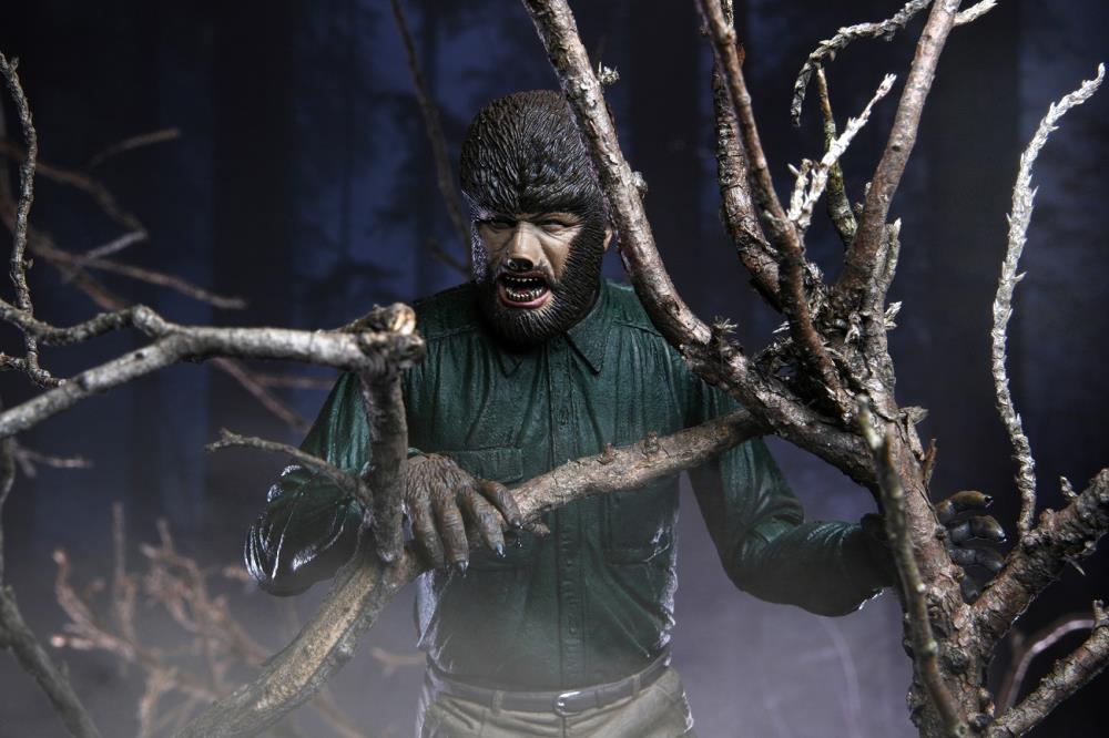 Universal Monsters Ultimate The Wolf Man Action Figure - Classic Horror Collectible for Fans, Halloween Decor, Movie Night Props