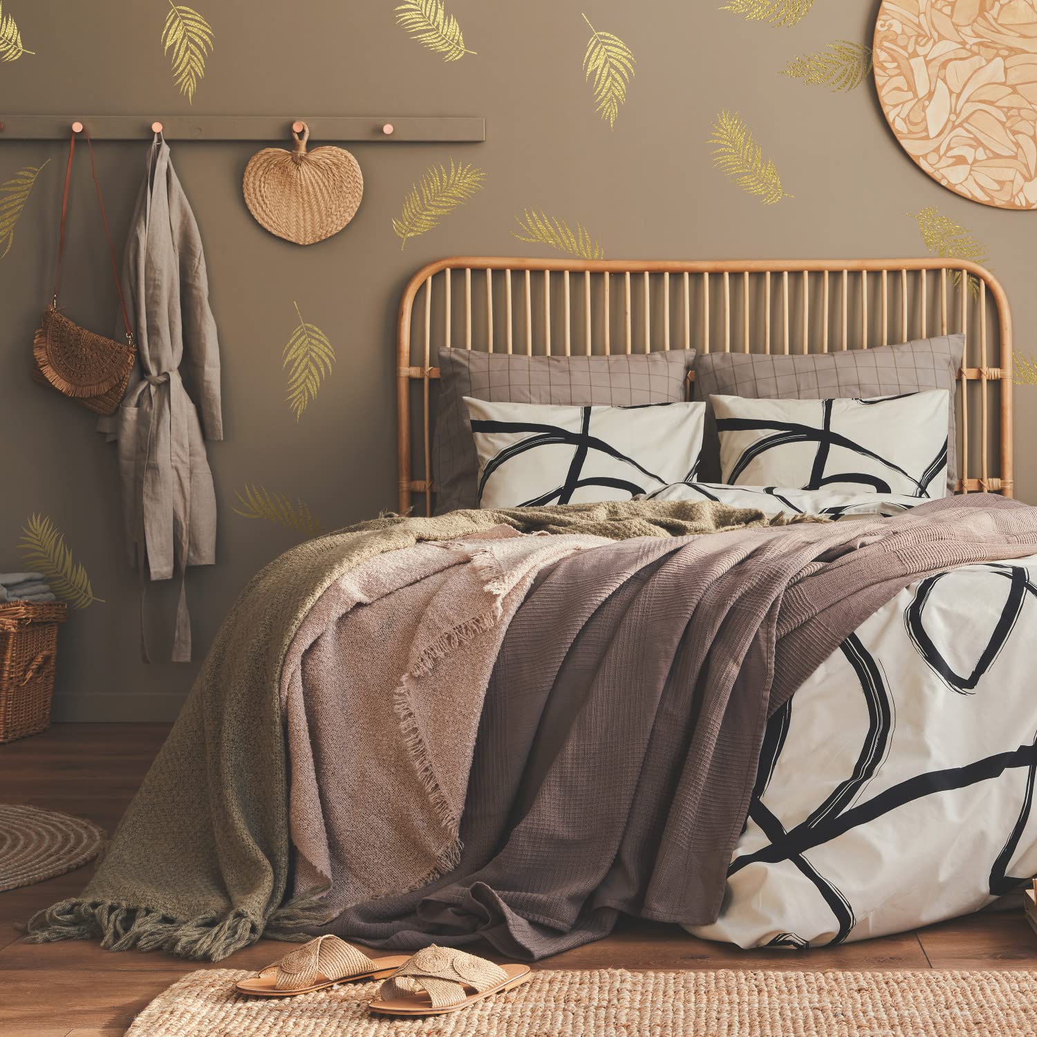 RoomMates RMK4997SCS Gold Palm Frond Peel & Stick Wall Decals - Self-Adhesive Tropical Leaf Wall Stickers for Bedroom, Living Room, Nursery Decor