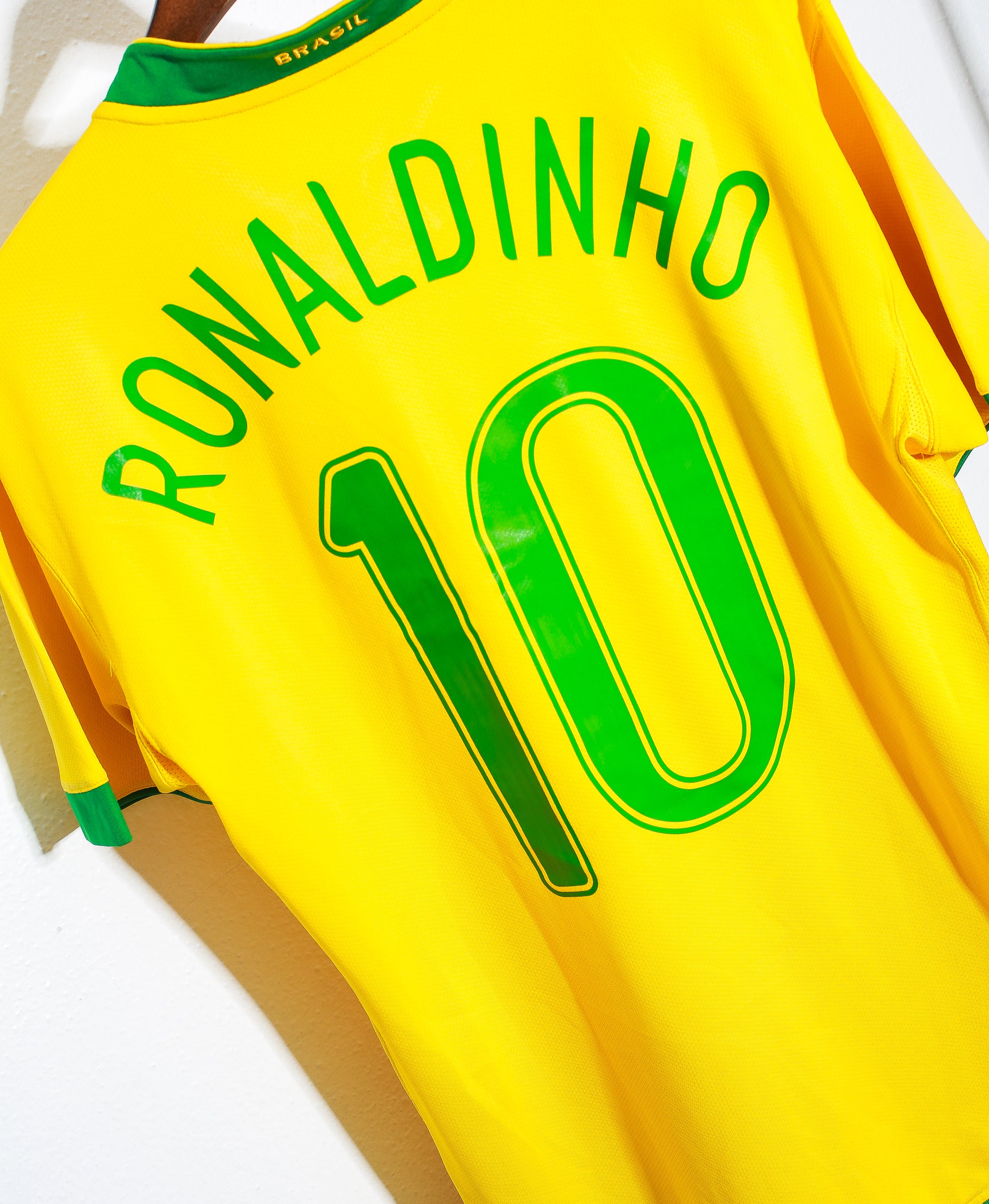 2006 Brazil Home #10 Ronaldinho Jersey (Large) - Authentic Soccer Shirt for Fans & Collectors - Perfect for Matches, Gifts & Memorabilia