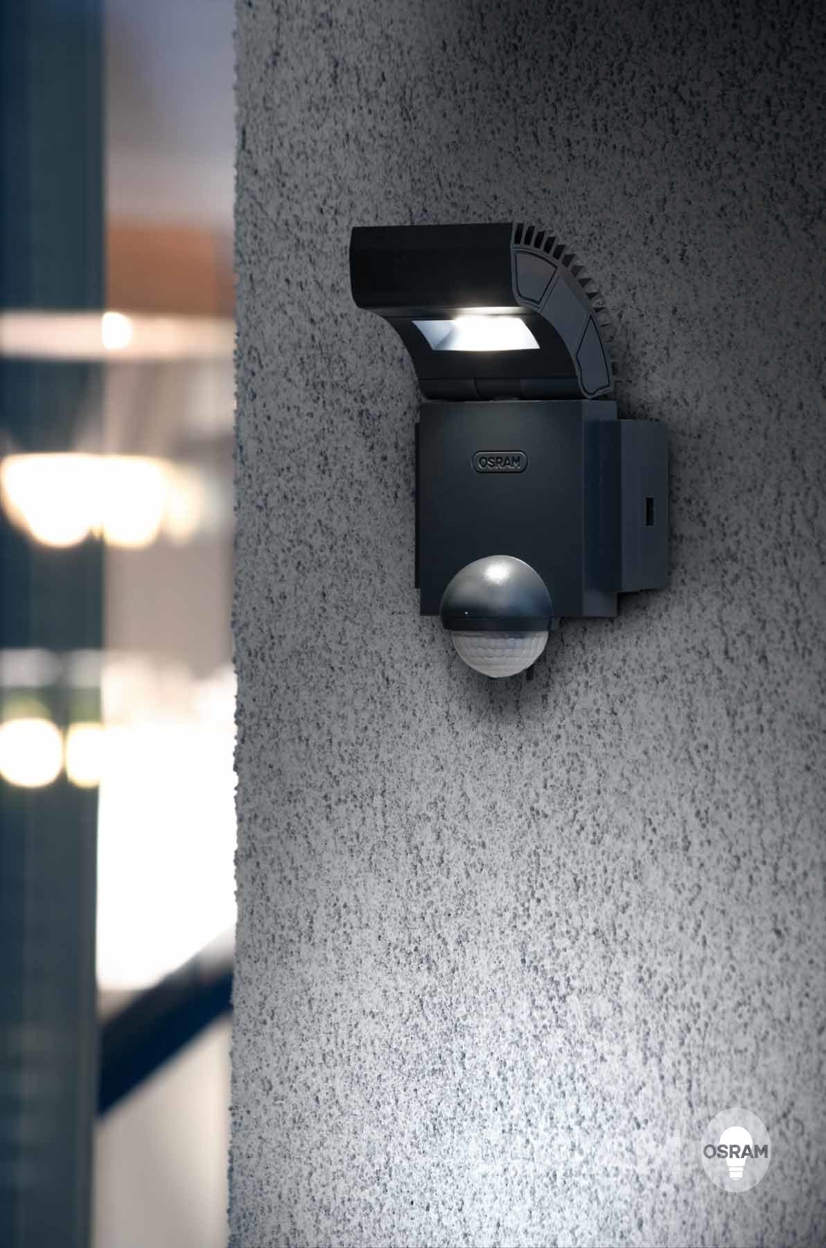 Osram Noxlite 73134 Outdoor LED Spotlight 8W with Motion Sensor & Daylight Detector - Energy Efficient Security Light for Garden, Garage, and Pathway Lighting