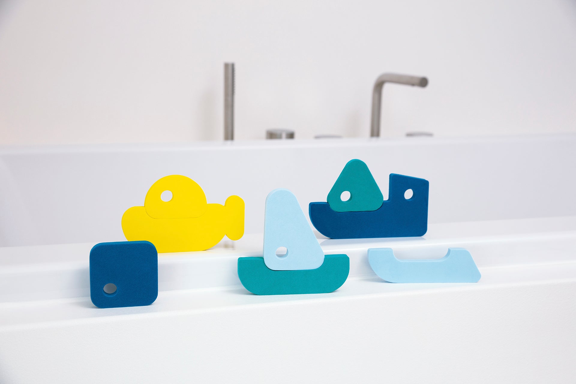 Quut Soft Foam Bath Puzzle Toy for Kids - Safe Floating Boat Building Blocks for Bathtub Playtime | STEM Learning & Sensory Development | Perfect for Toddlers 1-3 Years Old
