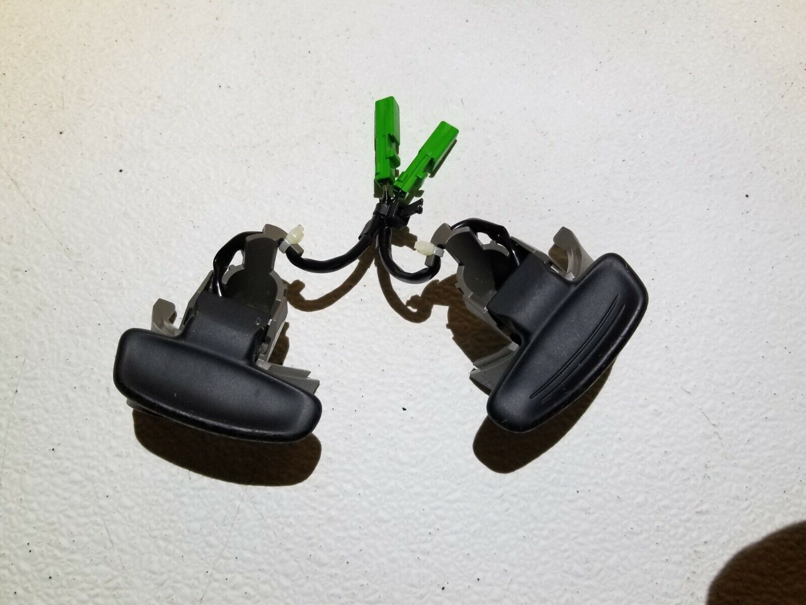 05-08 Acura RL OEM Steering Wheel Shift Paddle Pair - Genuine Replacement Parts for Smooth Gear Shifting | Perfect for Performance Driving & Racing Enthusiasts