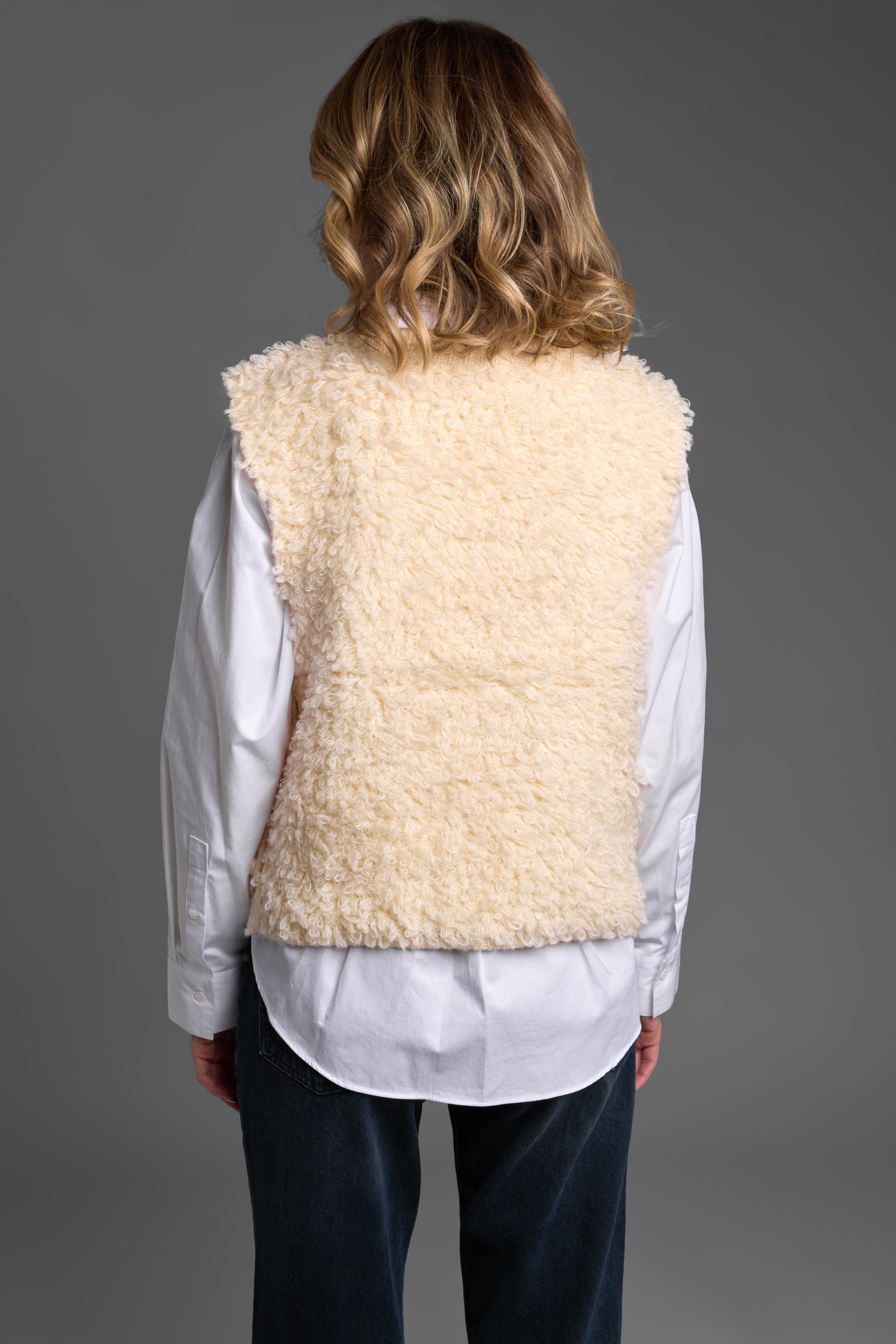 Women's Chunky Knit Sweater Vest - Cozy Cable Knit Sleeveless Pullover for Fall & Winter - Perfect for Layering, Office Wear, and Casual Outfits