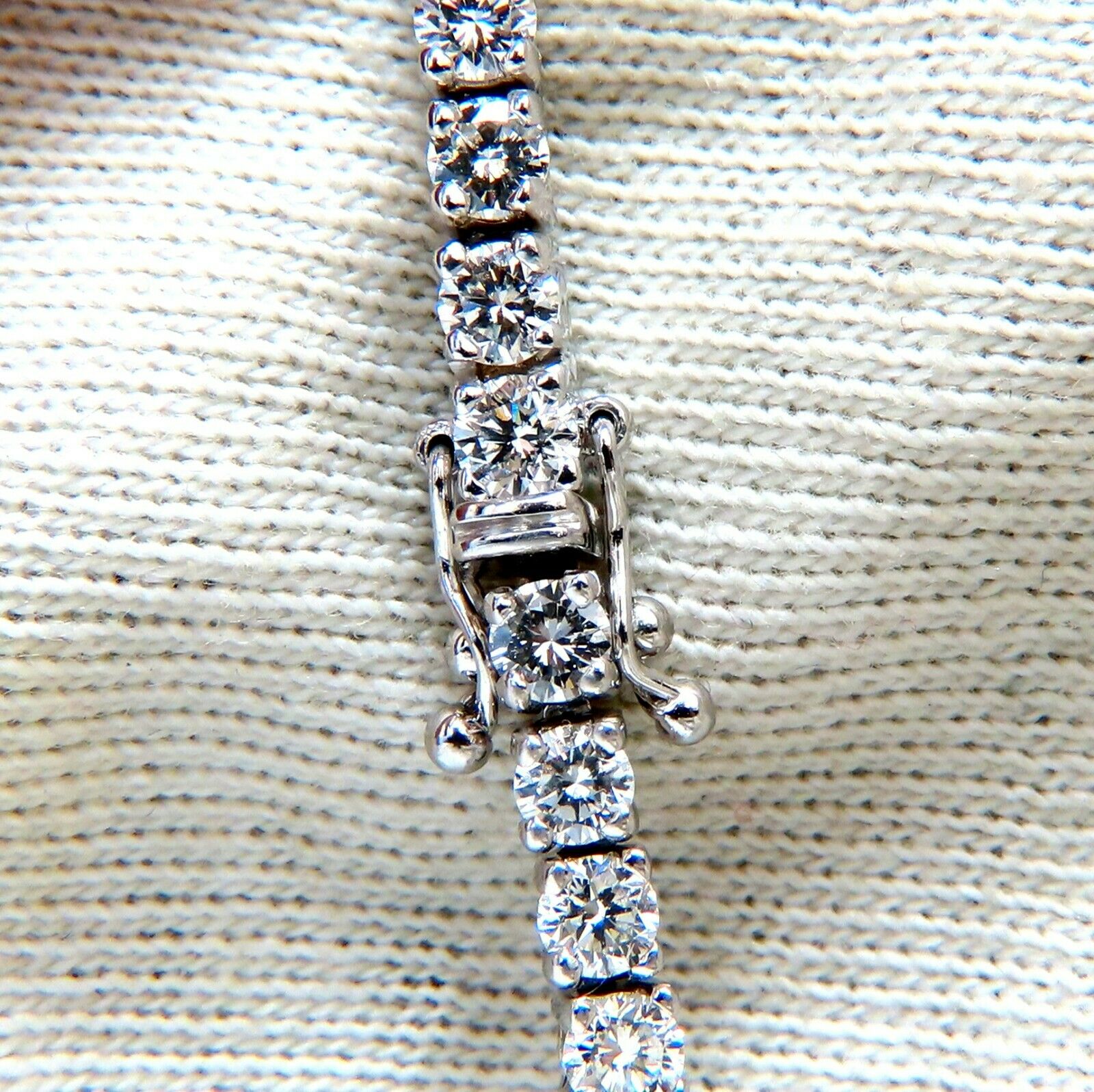 7.02ct Natural Diamond Tennis Bracelet in 18K Gold - Elegant Jewelry for Weddings, Anniversaries & Special Occasions