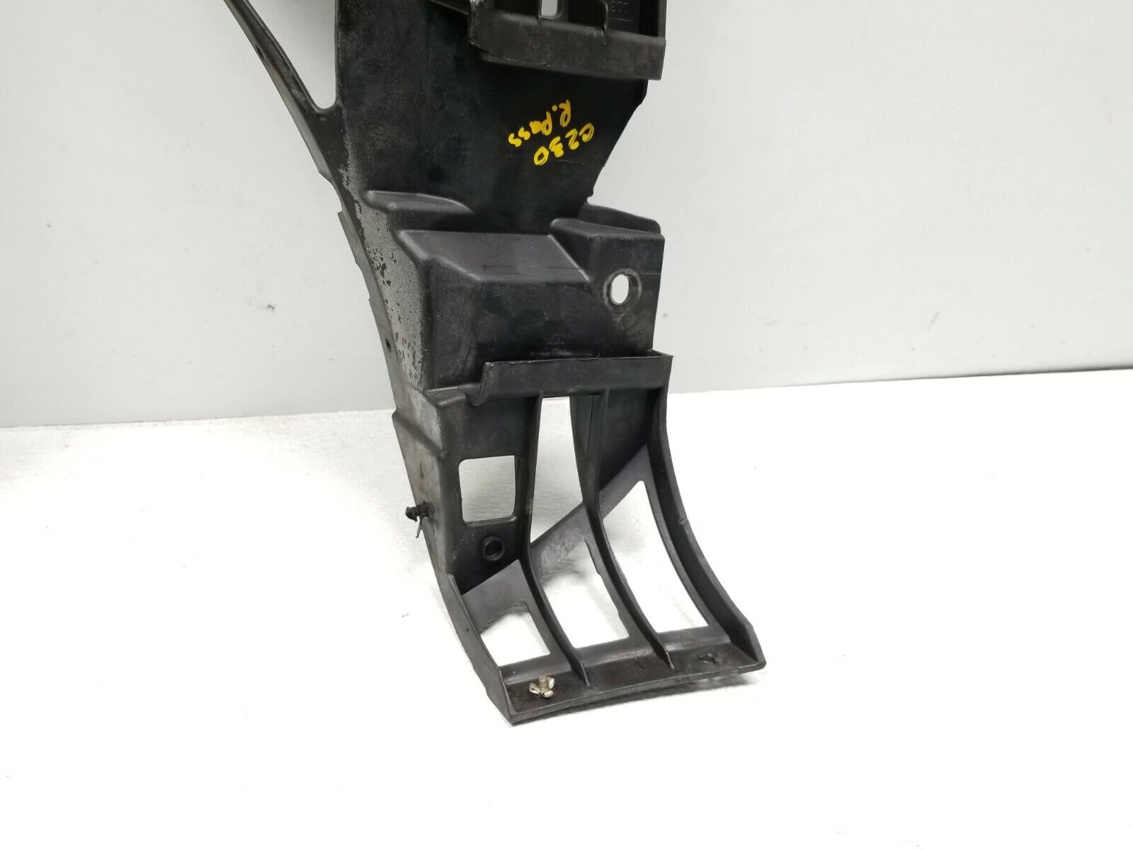 02-06 Mercedes Benz W203 C230 Coupe Rear Bumper Guide Bracket - OEM Replacement Parts (2-Piece Set) - Perfect for Repair & Restoration Projects