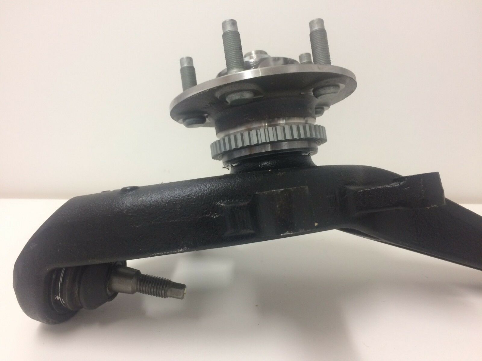 Genuine Ford Territory Front Knuckle Hub Bearing Ball Joint Assembly Pair - Replacement for Smooth Ride & Enhanced Steering - Perfect for Off-Roading & Daily Commuting