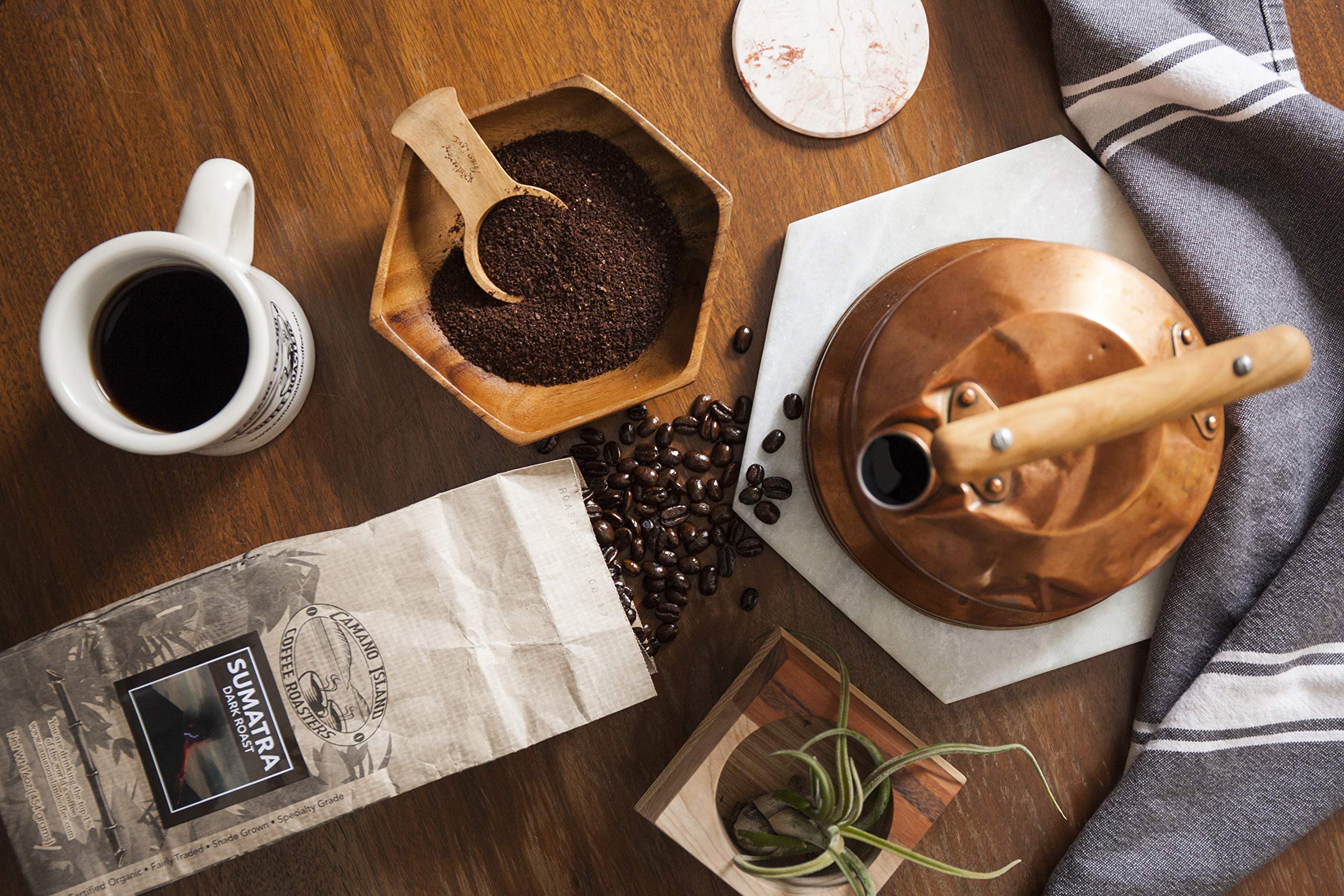 Premium Papua New Guinea Medium Roast Ground Coffee - 20 lb Bulk Box for Cafes, Restaurants & Offices | Rich Flavor & Aromatic Blend