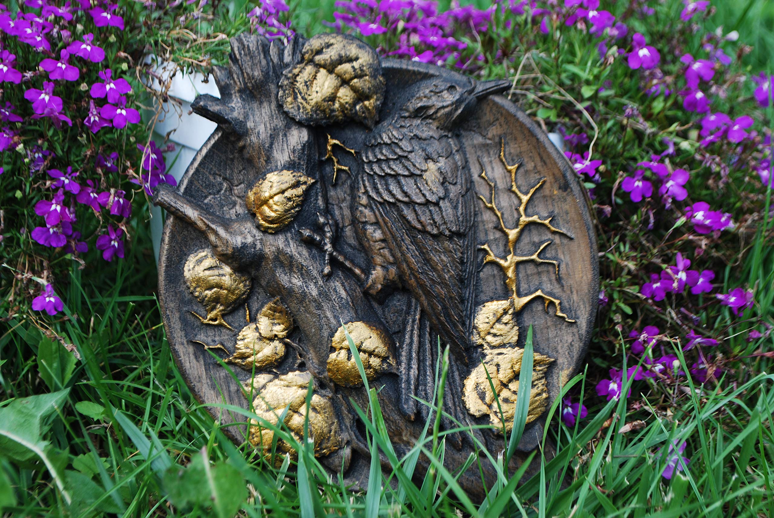 Handmade Woodpecker Ornament - Natural Wood Wall Art Round Decorative Plate with Bird Carving for Home Decor | Perfect for Living Room, Bedroom & Cabin Wall Decoration