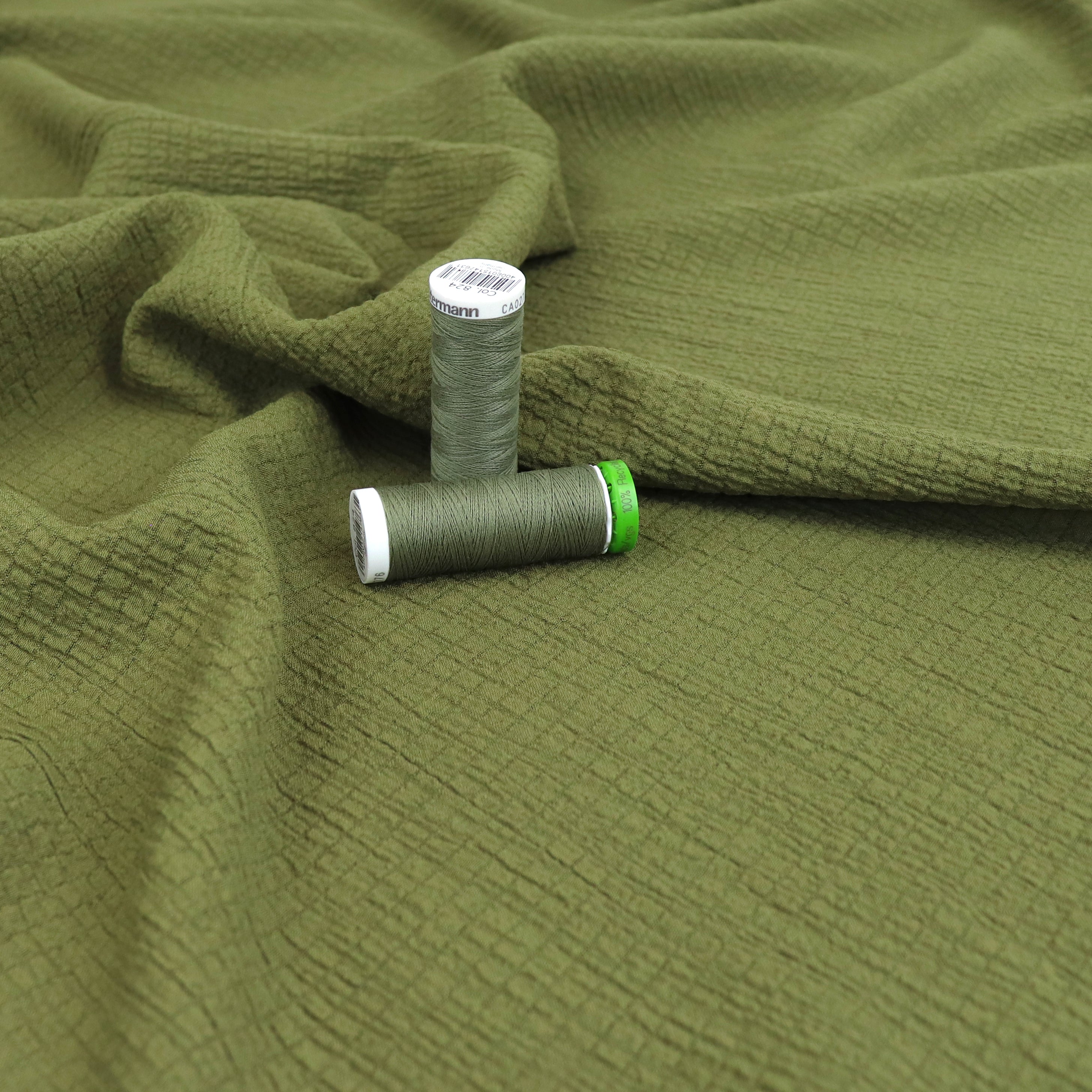 Premium Viscose Blend Seersucker Fabric - 64cm Wide, Vibrant Green - Perfect for Summer Dresses, Shirts & Lightweight Apparel