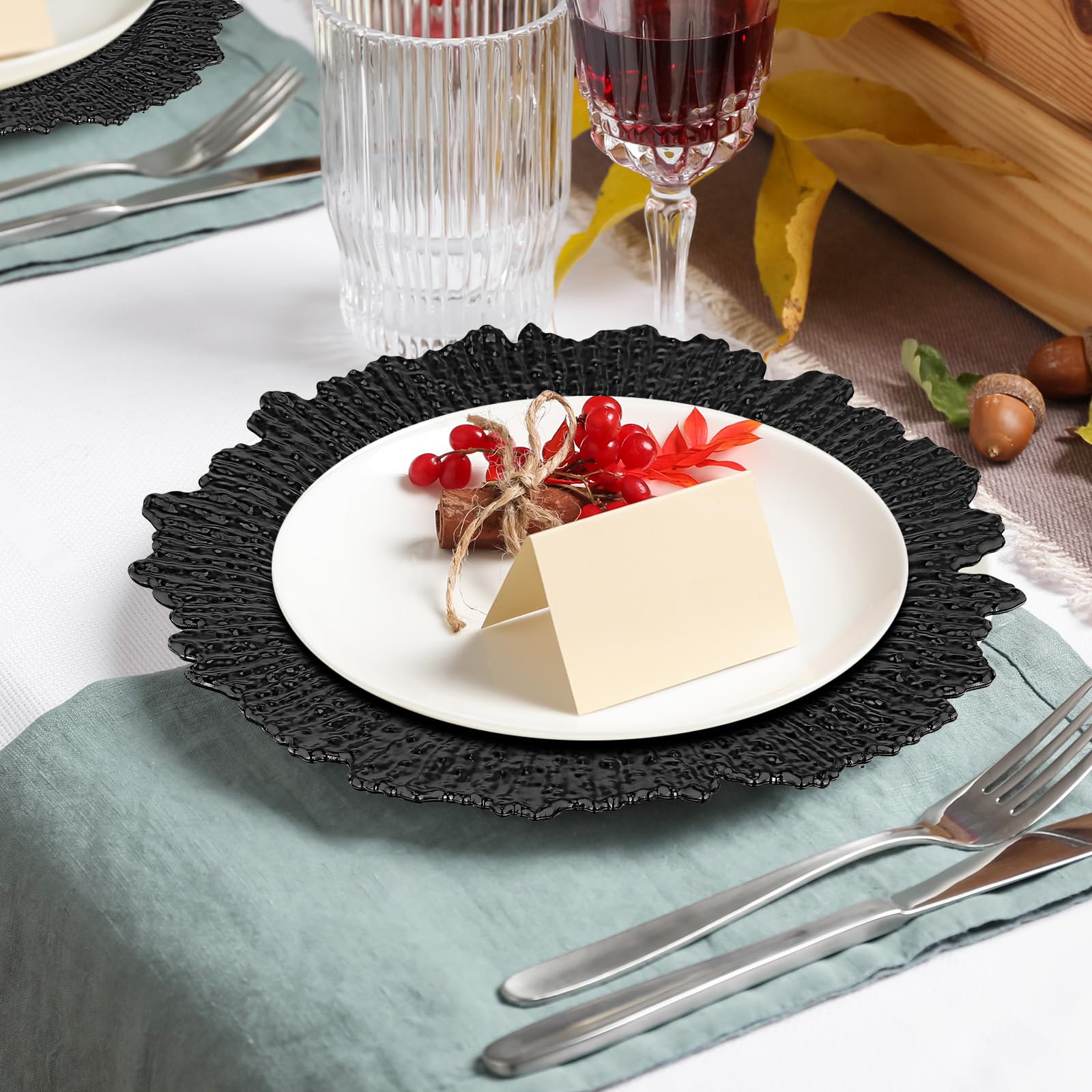32 Pack Black Plastic Charger Plates Set - 13 Inch Floral Decorative Dinner Plates for Wedding, Party & Table Setting - Elegant Serving Trays for Reef Themed Events & Home Decor