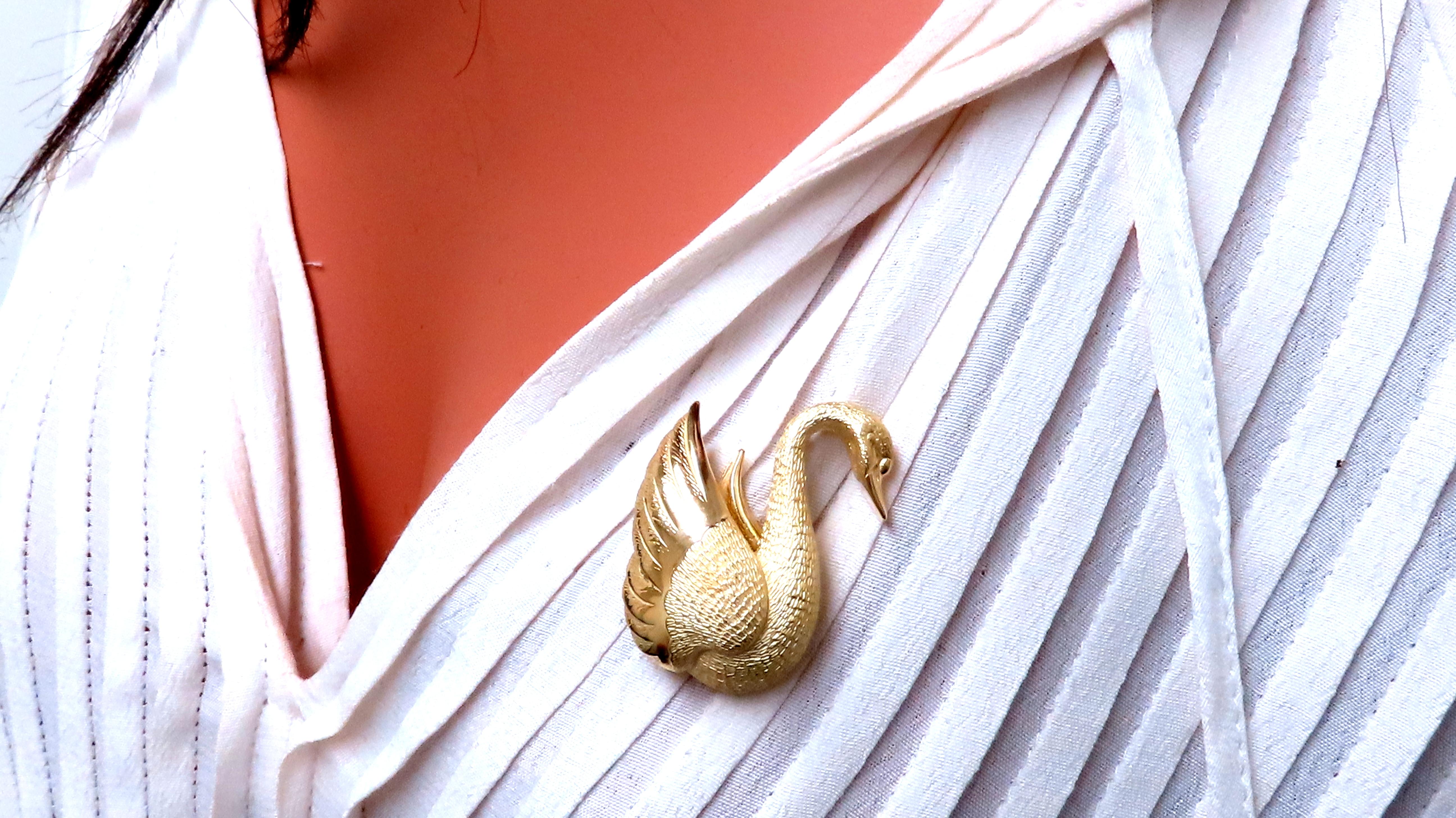 18K Gold 3D Flaming Swan Brooch Pin - Elegant Jewelry for Women, Gift for Her, Perfect for Weddings, Parties & Special Occasions