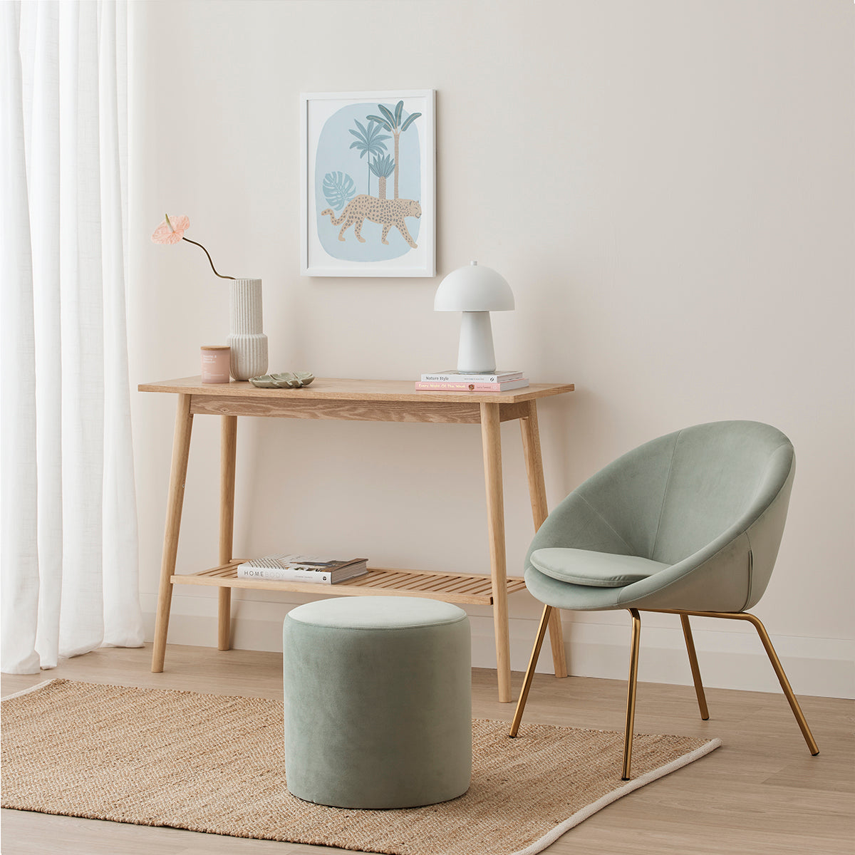 Luxury Halo Velvet Lounge Chair - Modern Velvet Upholstered Accent Chair for Living Room, Bedroom & Office - Soft & Comfortable Reading Chair with Sturdy Metal Legs - Perfect for Relaxing, Reading & Decor