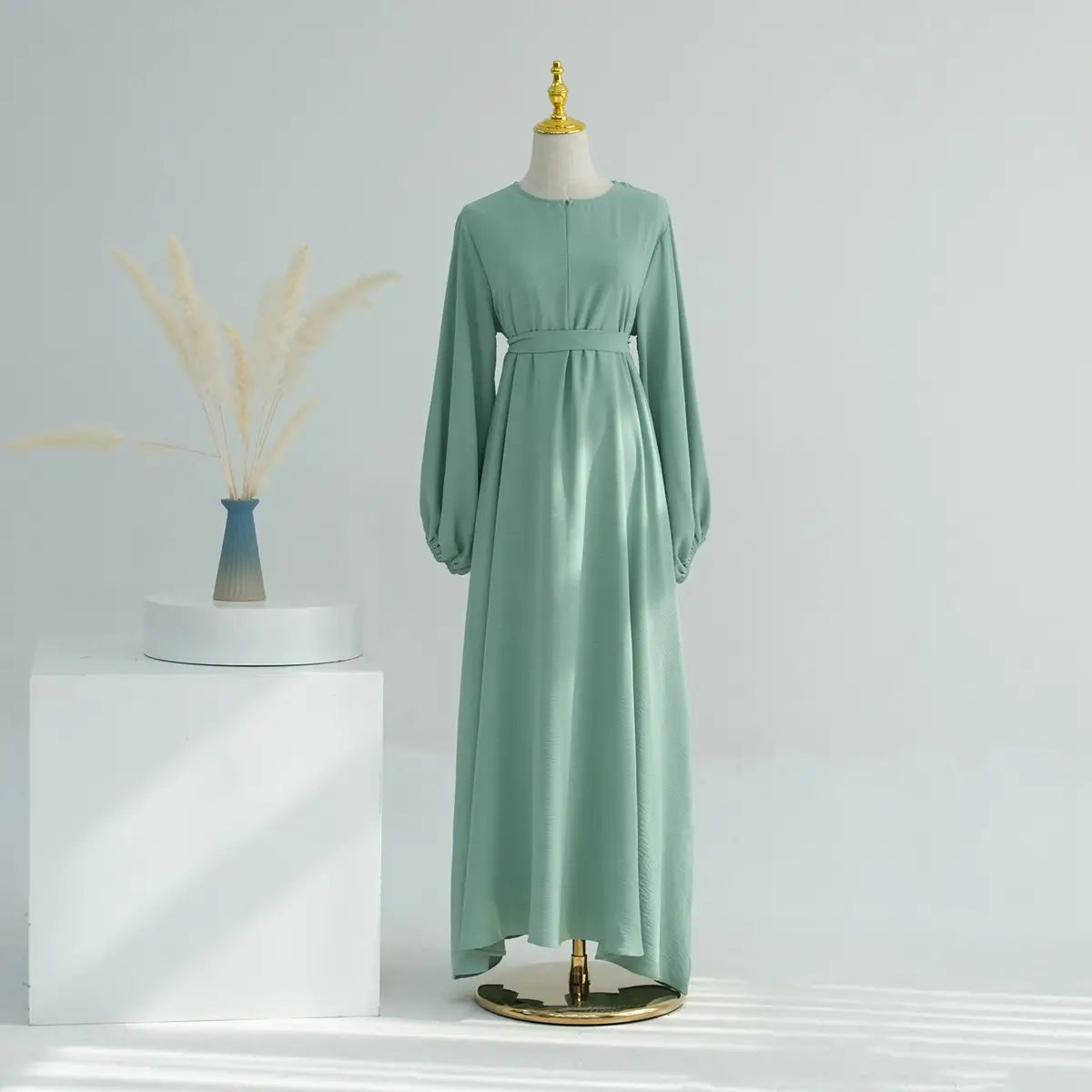 Elegant Muslim Women's Cuff Sleeve Abaya Dress - Modest Islamic Prayer Dress for Daily Wear & Special Occasions