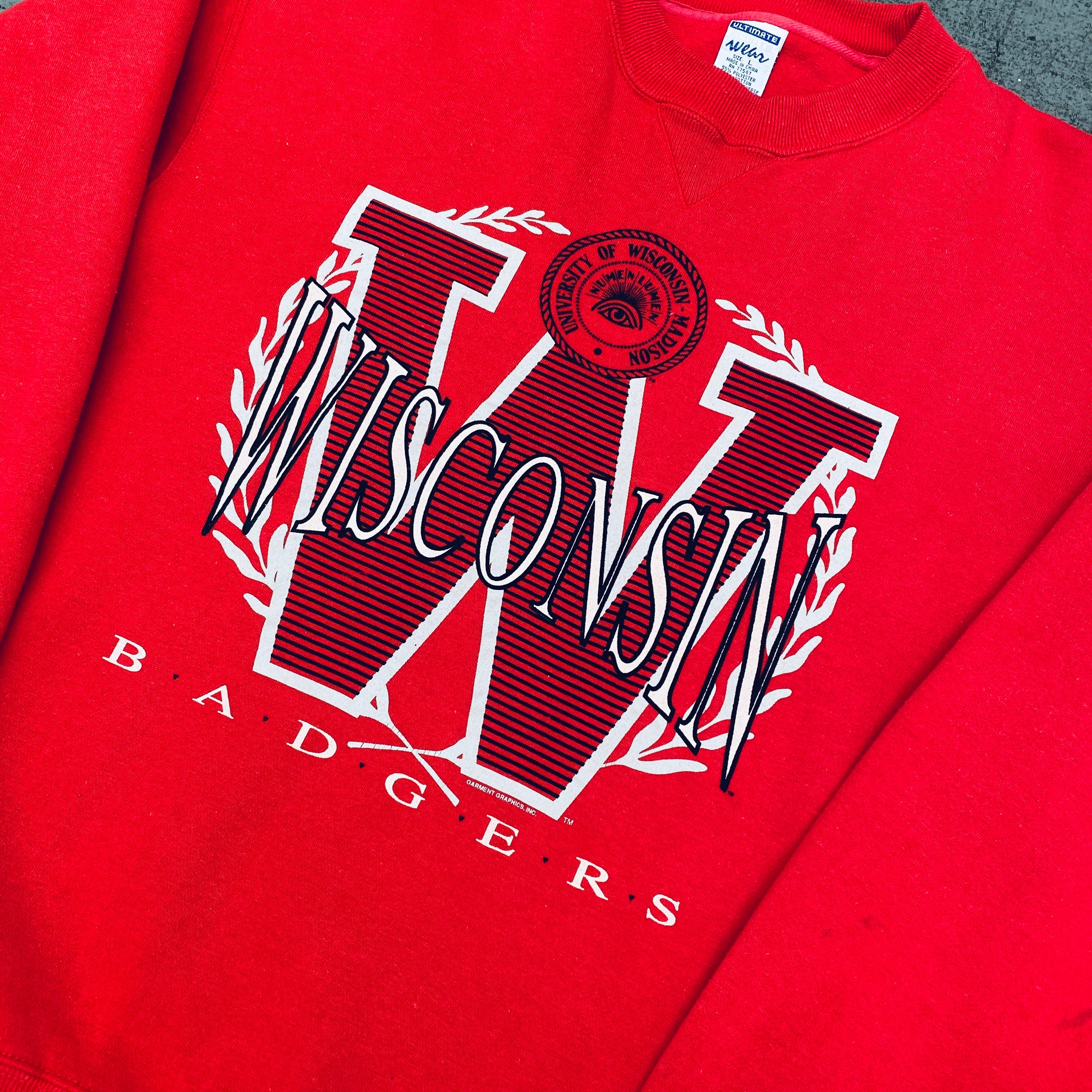 1990s Wisconsin Badgers Graphic Spellout Sweatshirt - Vintage College Sweater for Men & Women - Perfect for Game Day & Casual Wear