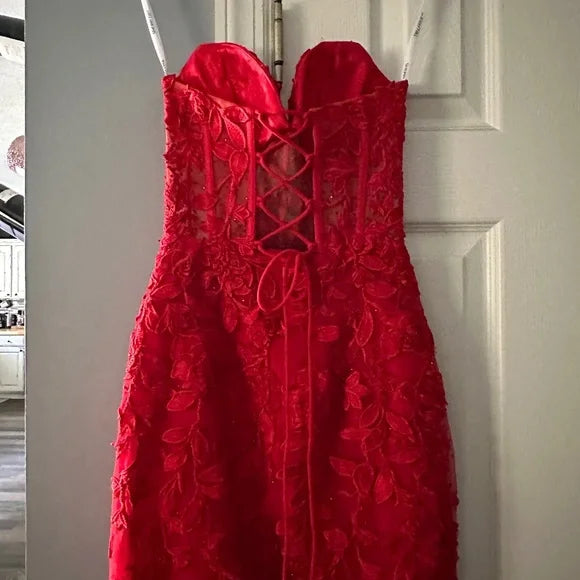 2025 Red Lace Short Homecoming Dress with Appliques & Beading - Bodycon Prom Dress for Women, Perfect for Parties, Dances & Special Occasions