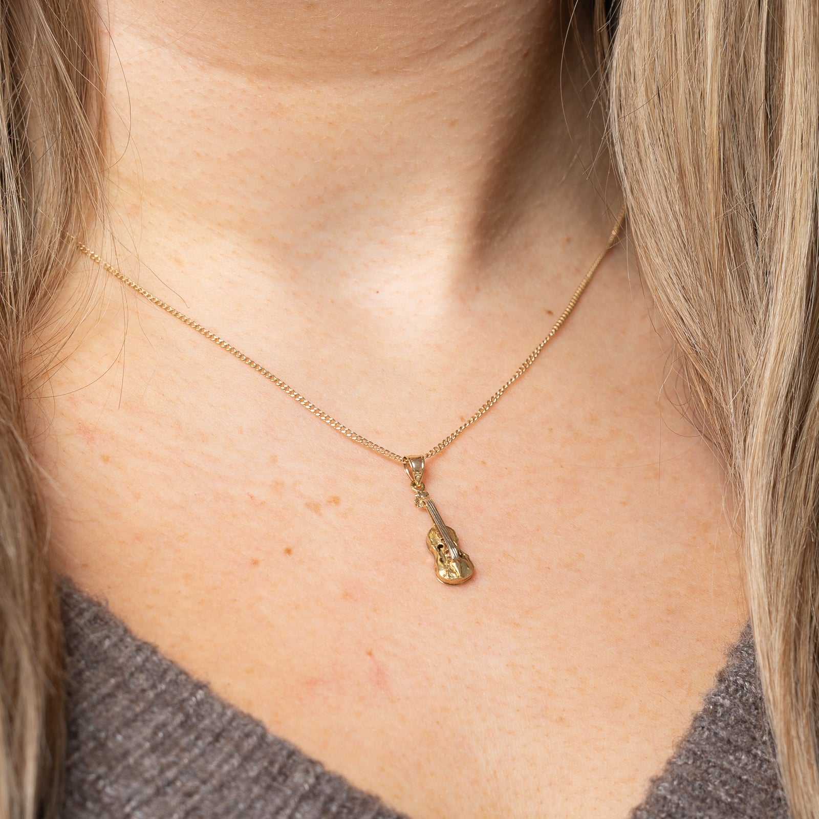 14K Yellow Gold Violin Pendant Necklace - Elegant Musical Jewelry Gift for Women & Girls - Perfect for Birthdays, Anniversaries & Music Lovers