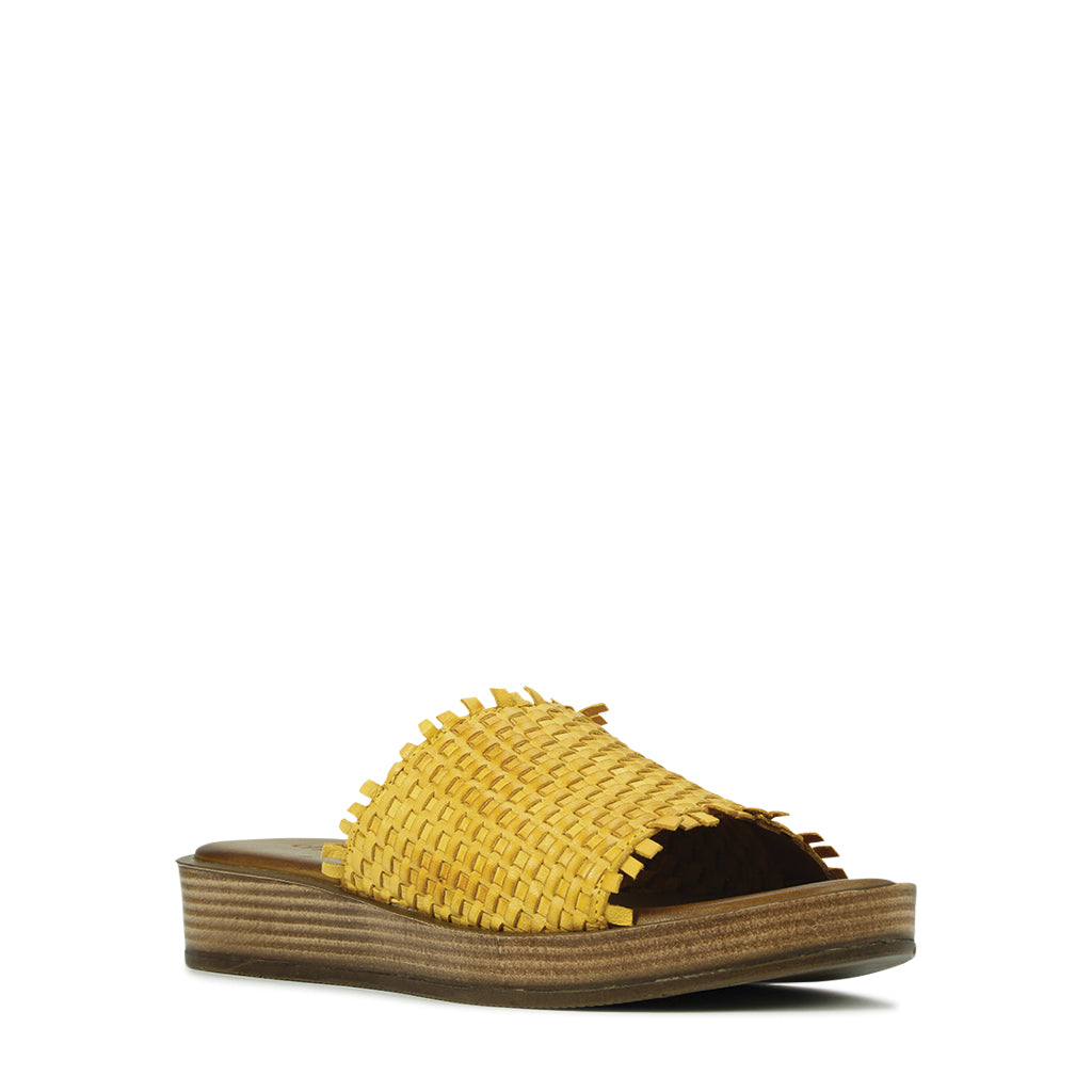 **Comfortable & Stylish Weaver Flat Sandals for Women - Breathable & Lightweight Summer Shoes - Perfect for Beach, Travel & Casual Outings**